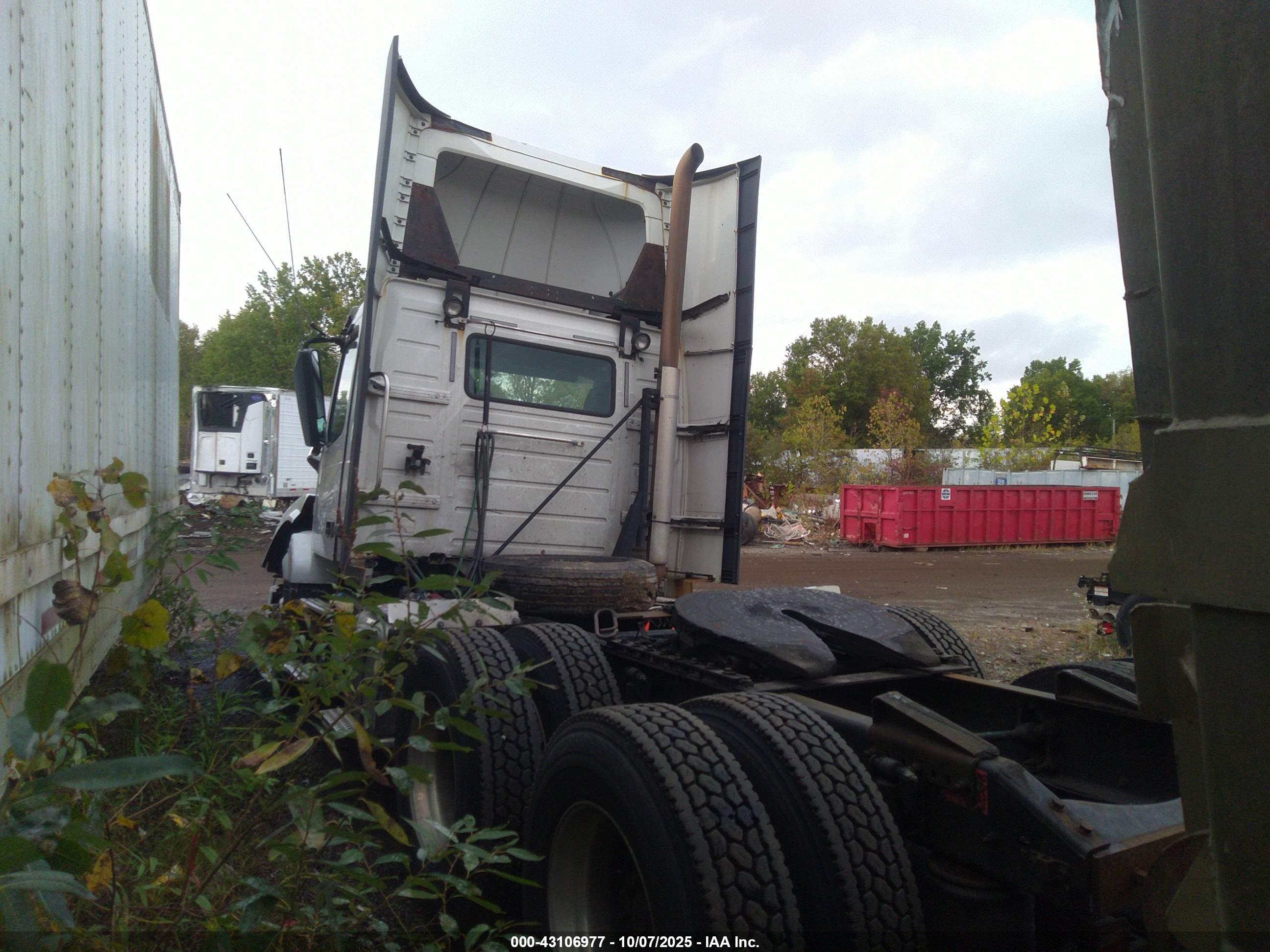 VOLVO VN image 3
