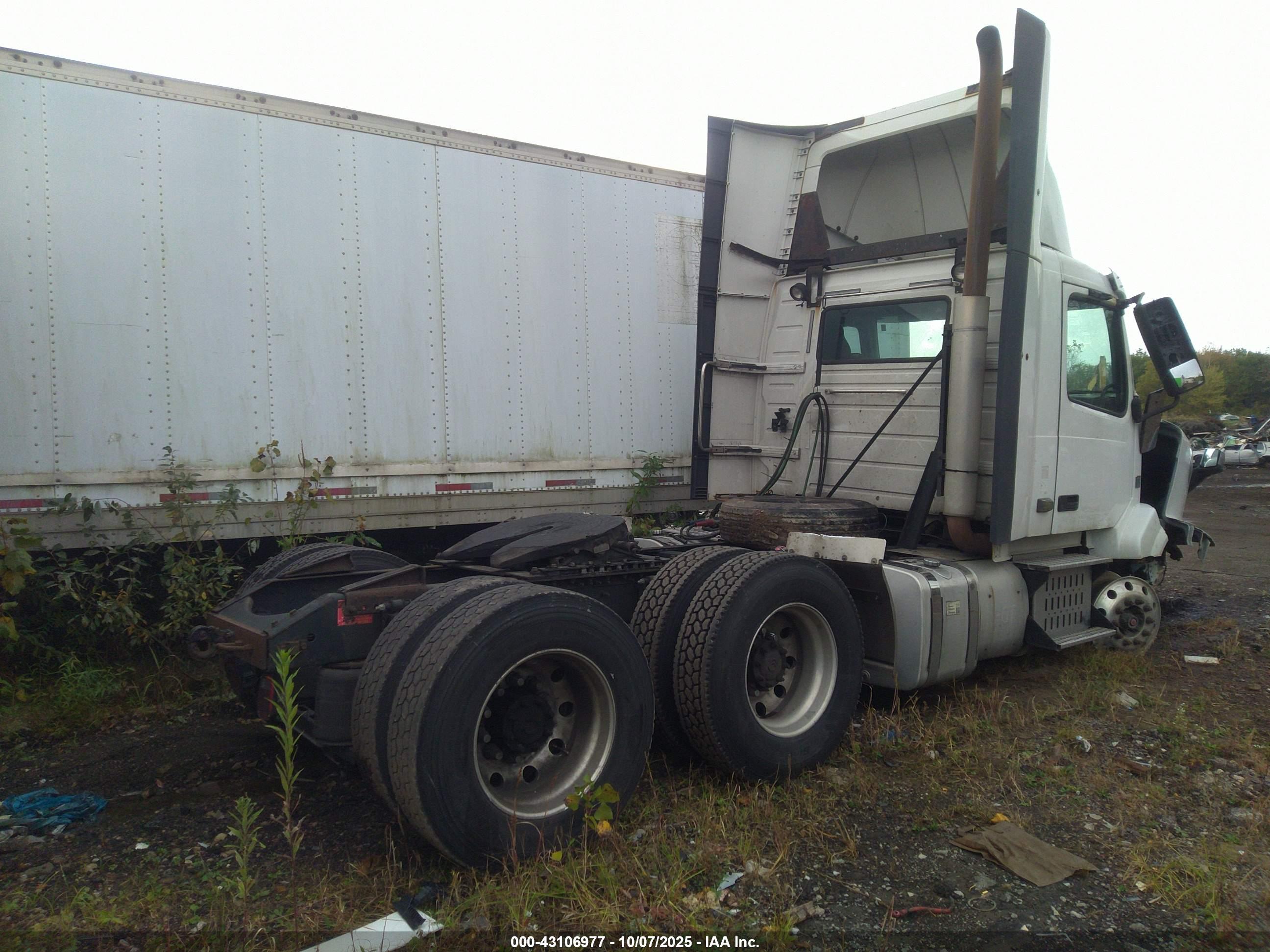 VOLVO VN image 4