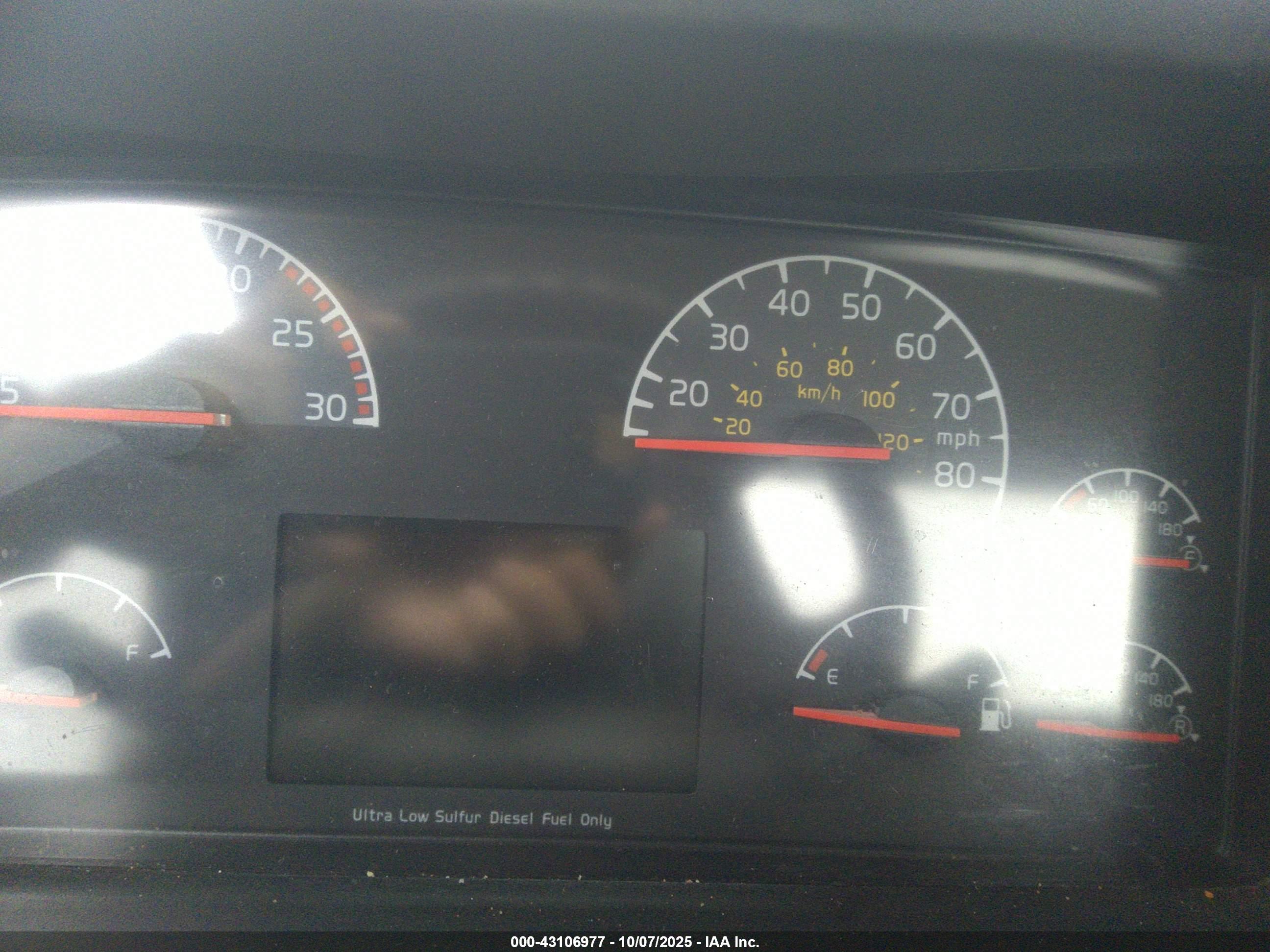 VOLVO VN image 6