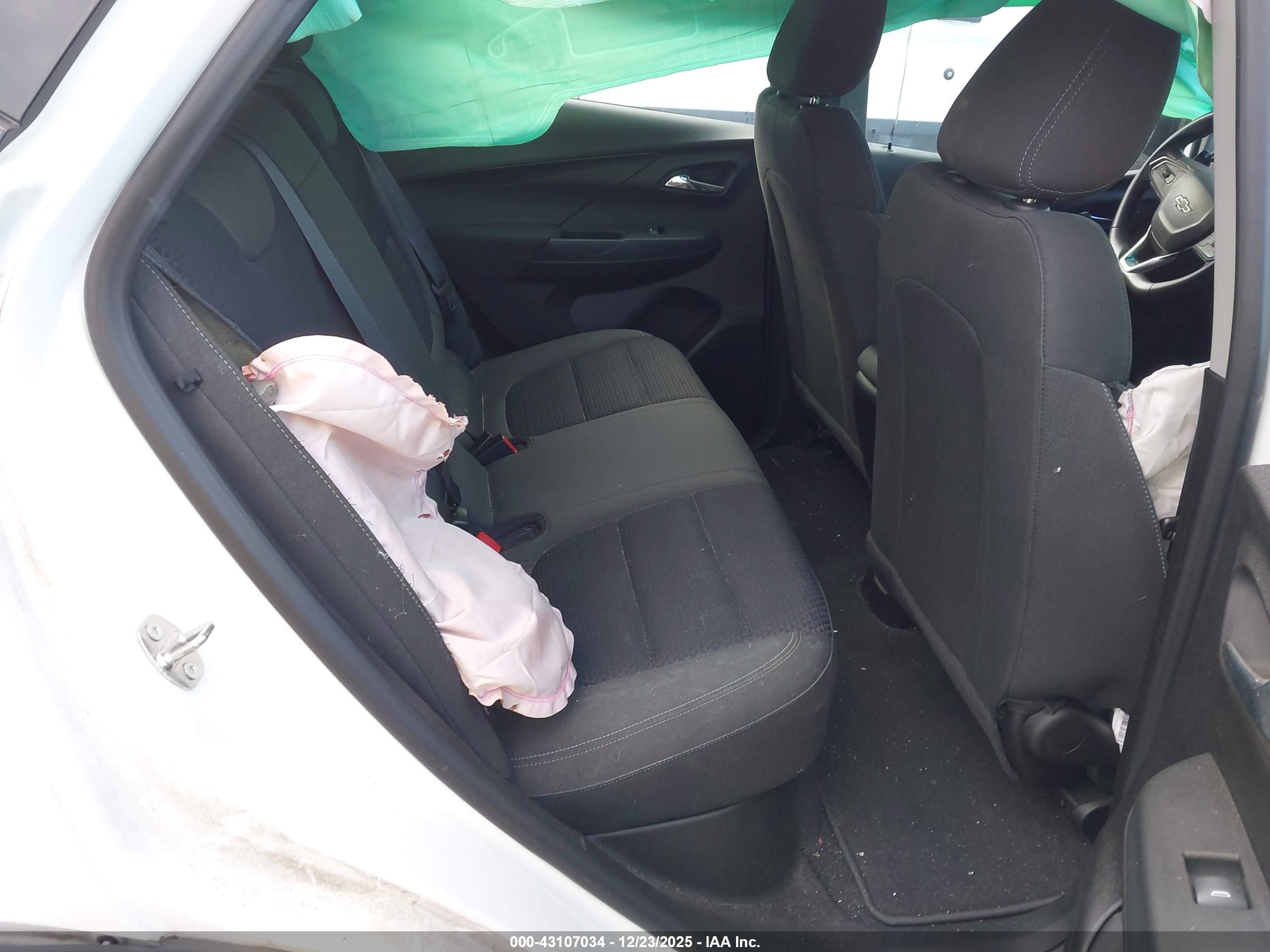 CHEVROLET BOLT image 8