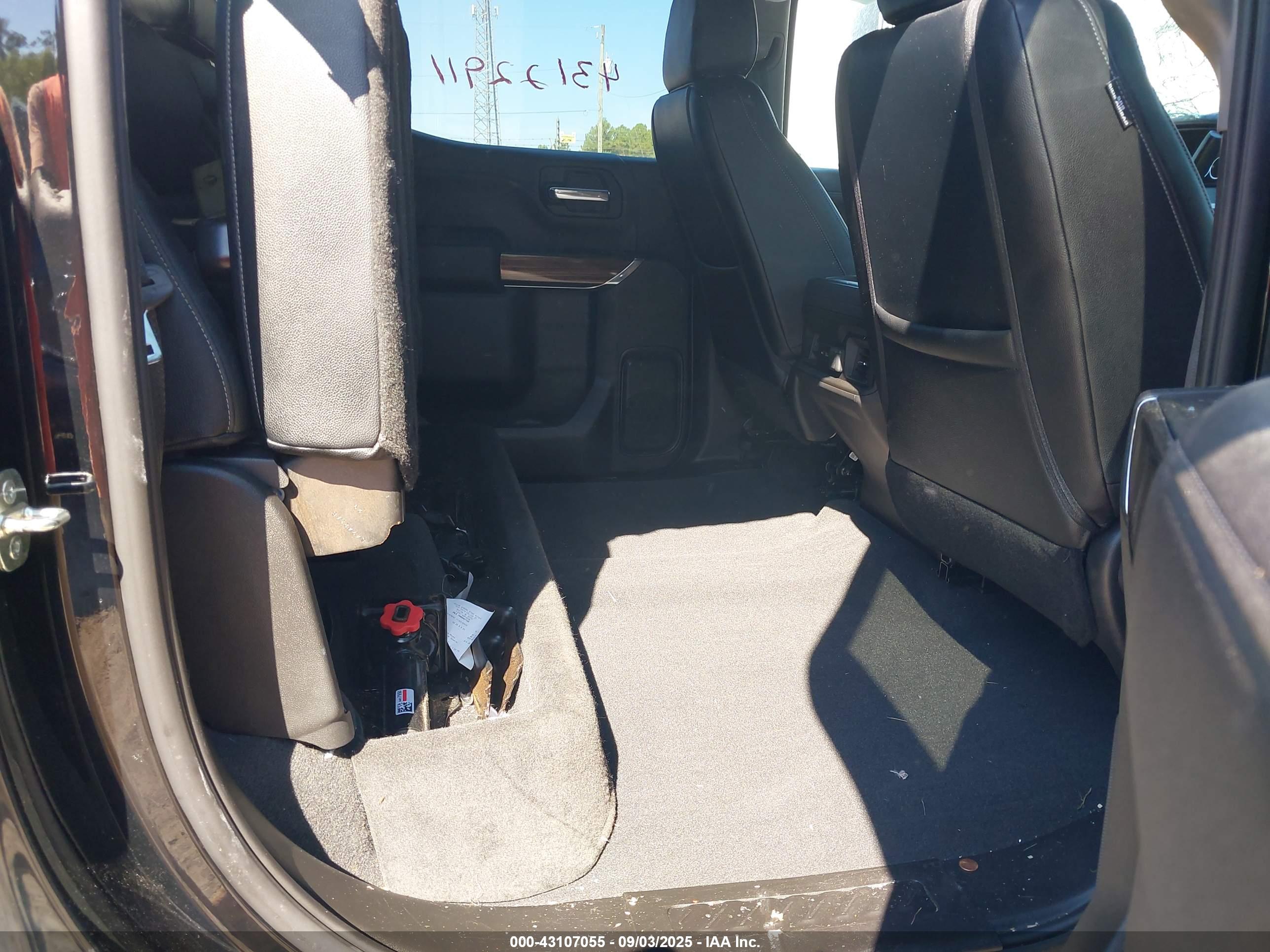 CHEVROLET SILVERADO image 8