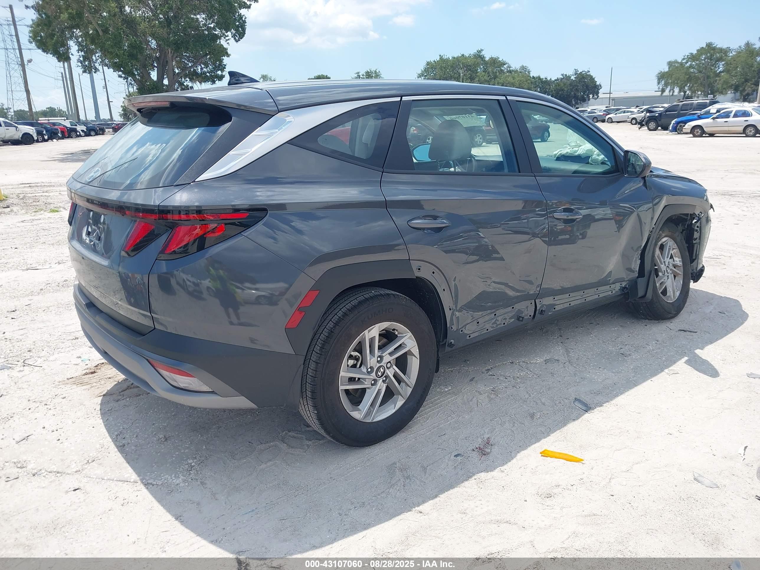 HYUNDAI TUCSON image 4