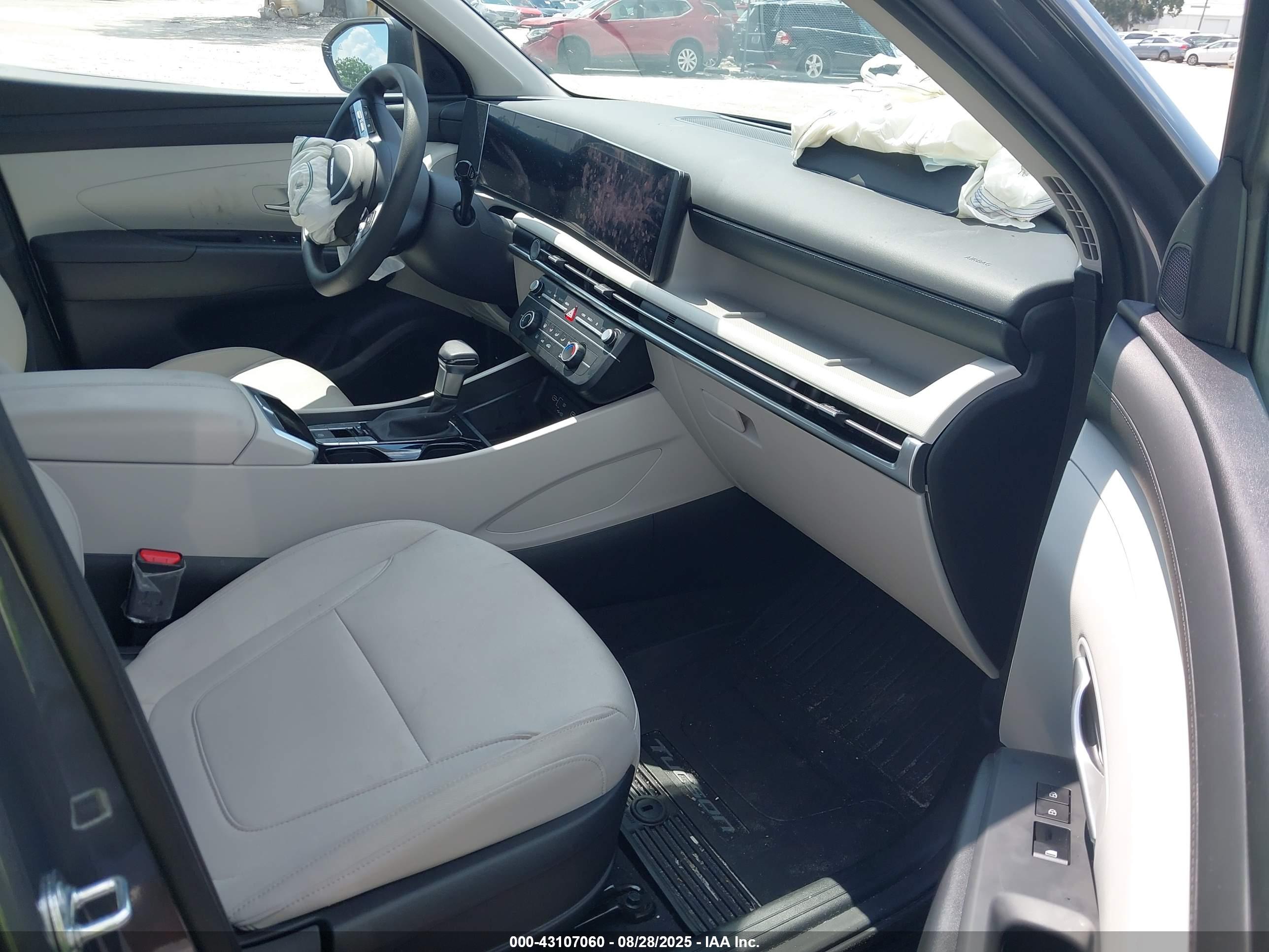 HYUNDAI TUCSON image 5