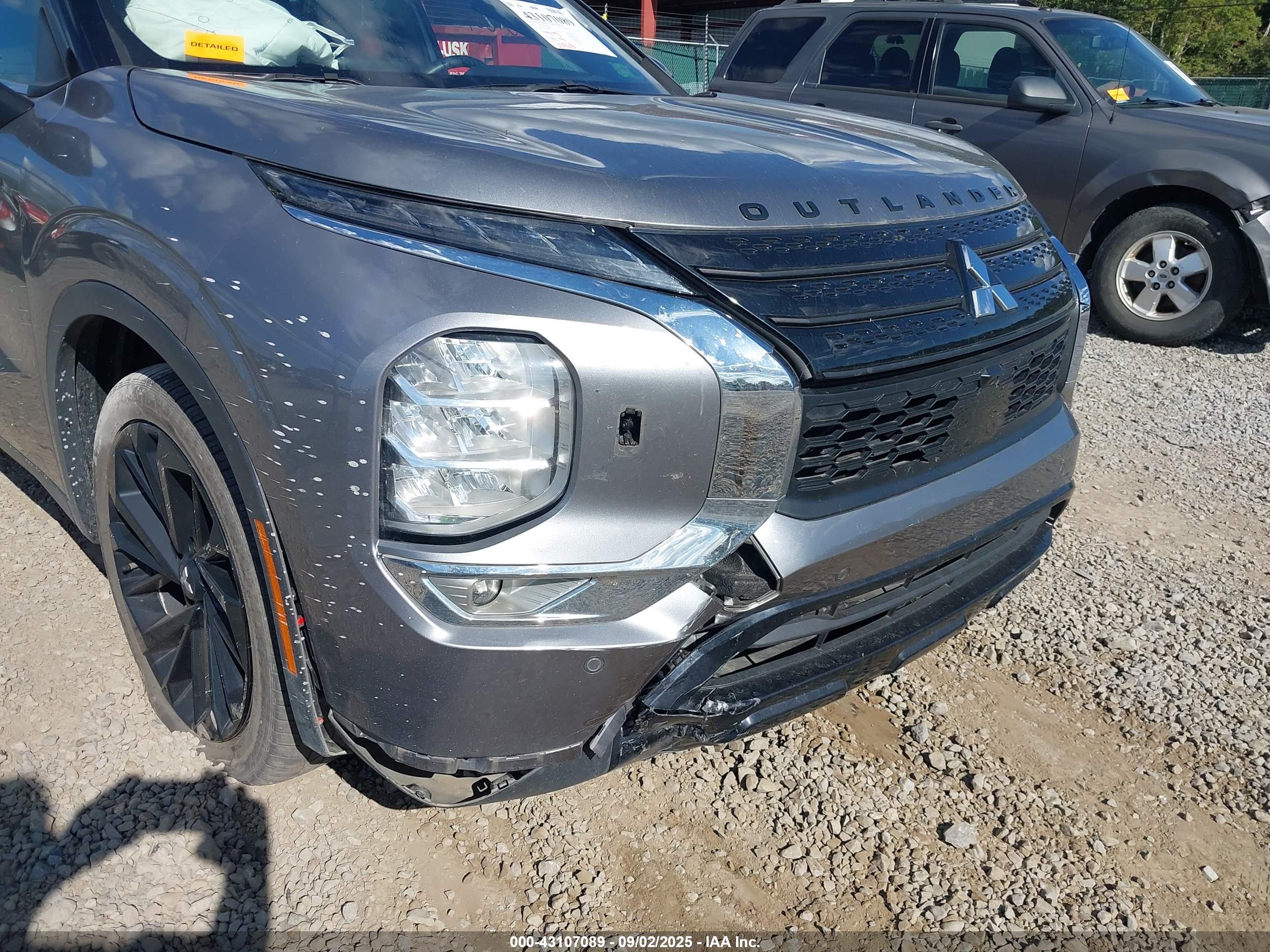 MITSUBISHI OUTLANDER image 6