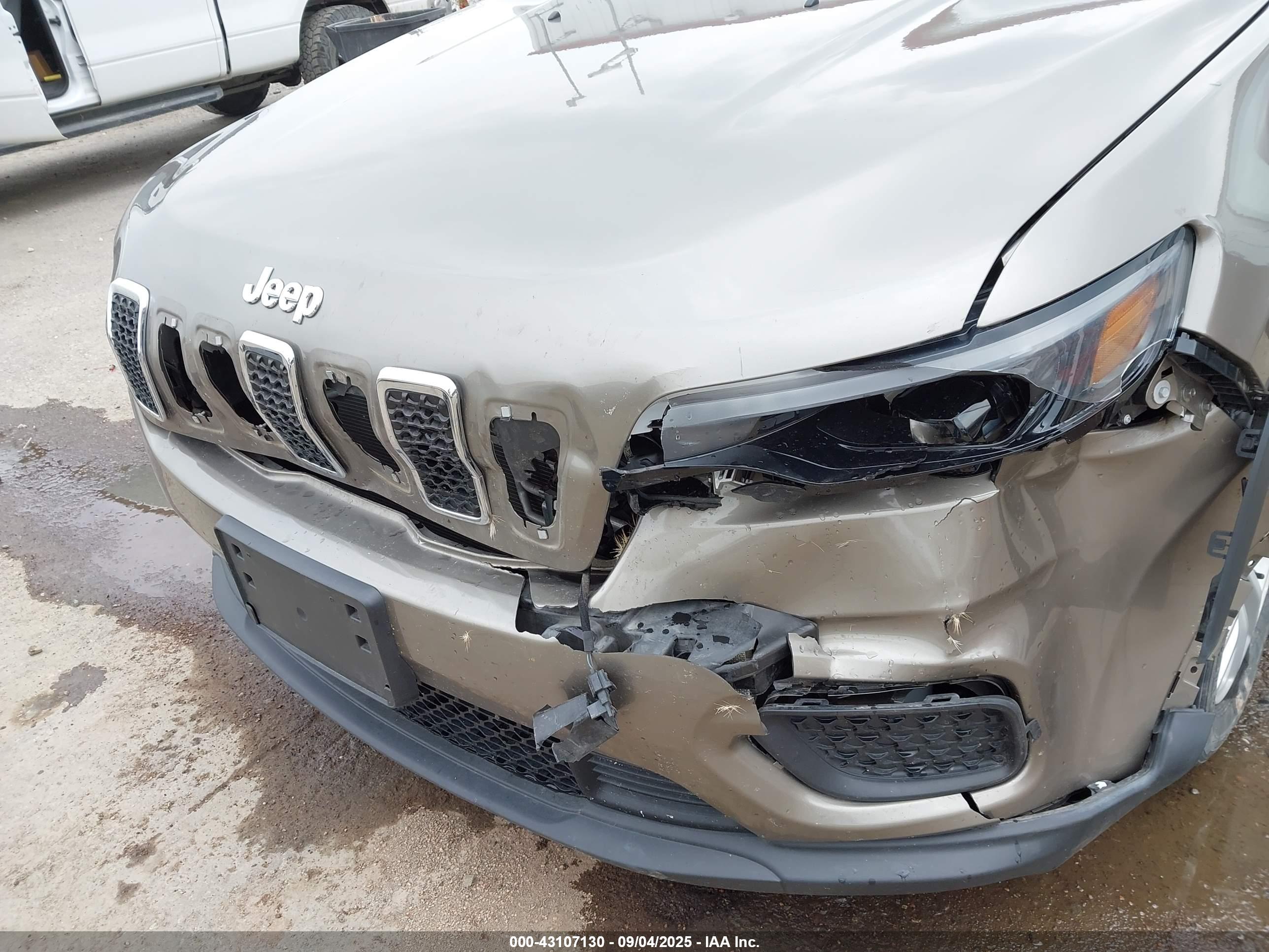 JEEP CHEROKEE image 6