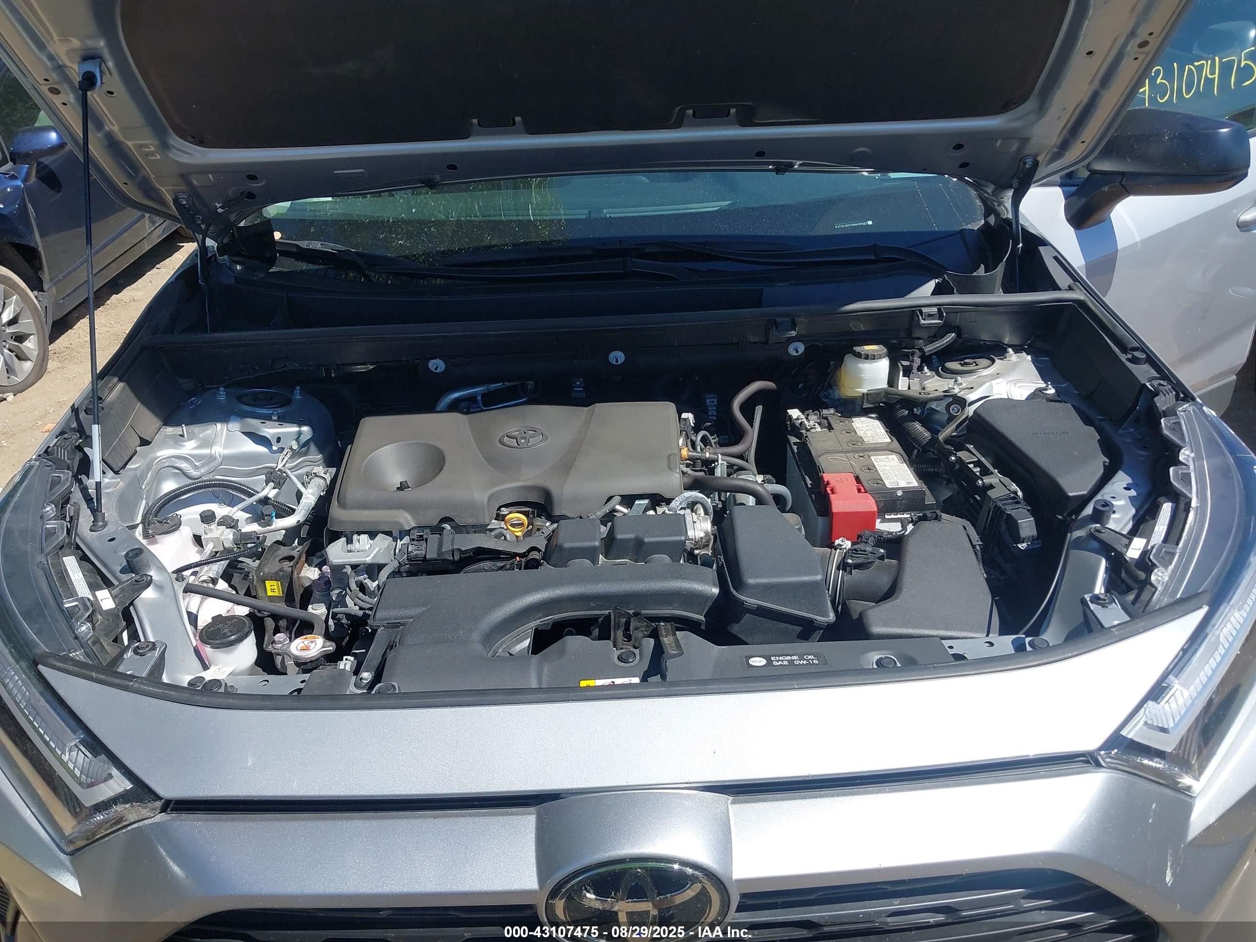 TOYOTA RAV4 image 10