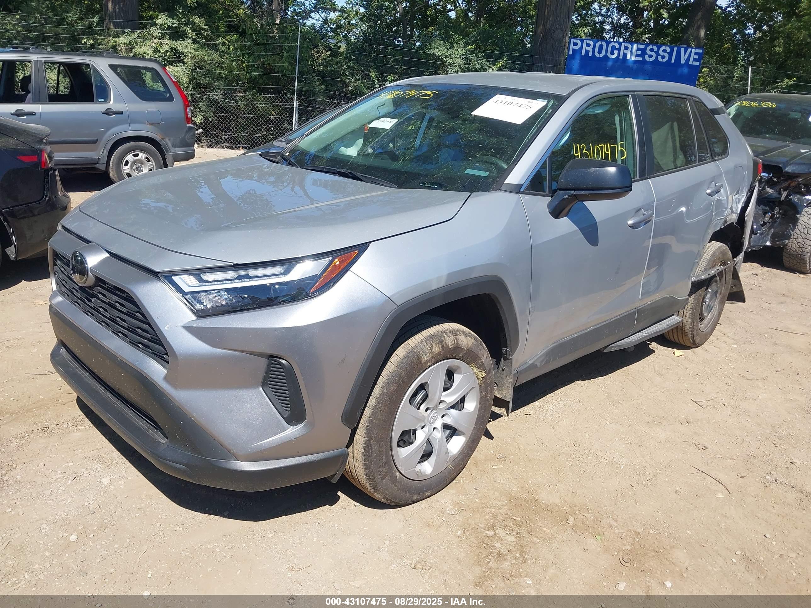 TOYOTA RAV4 image 2