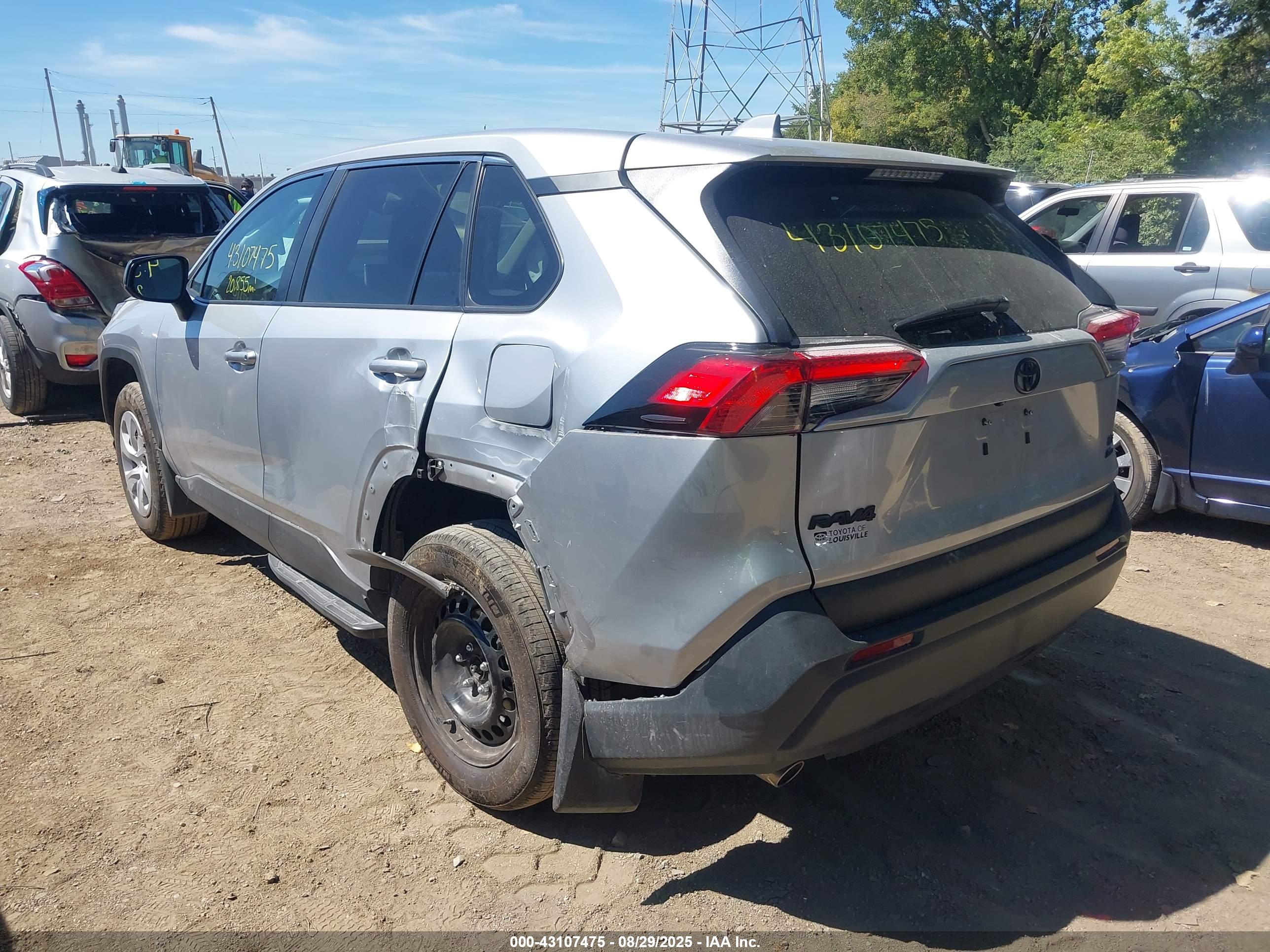 TOYOTA RAV4 image 3