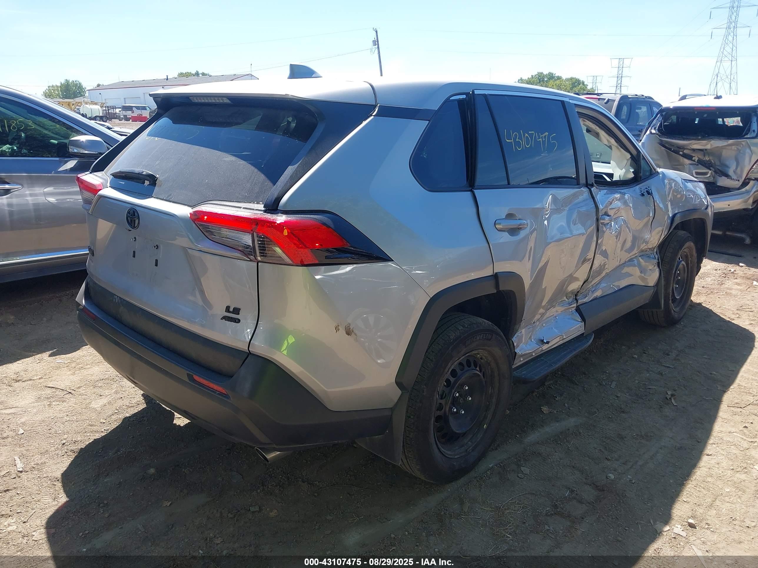 TOYOTA RAV4 image 4