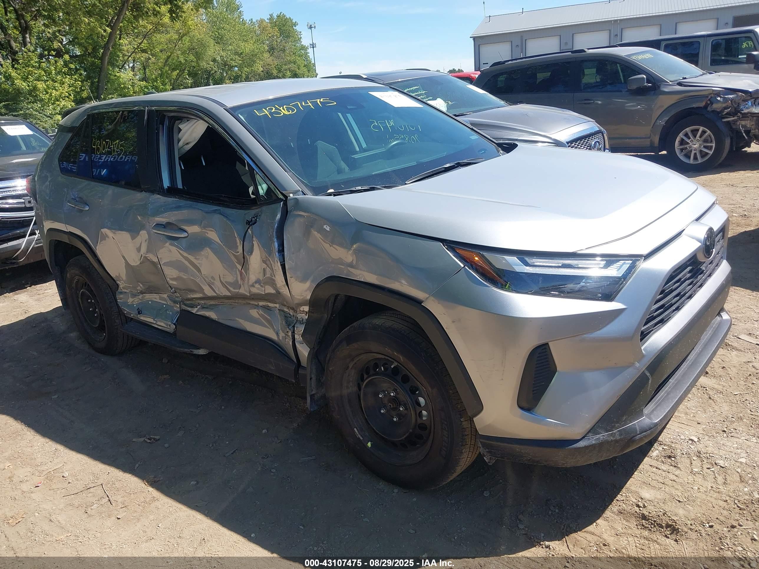 TOYOTA RAV4 image 6