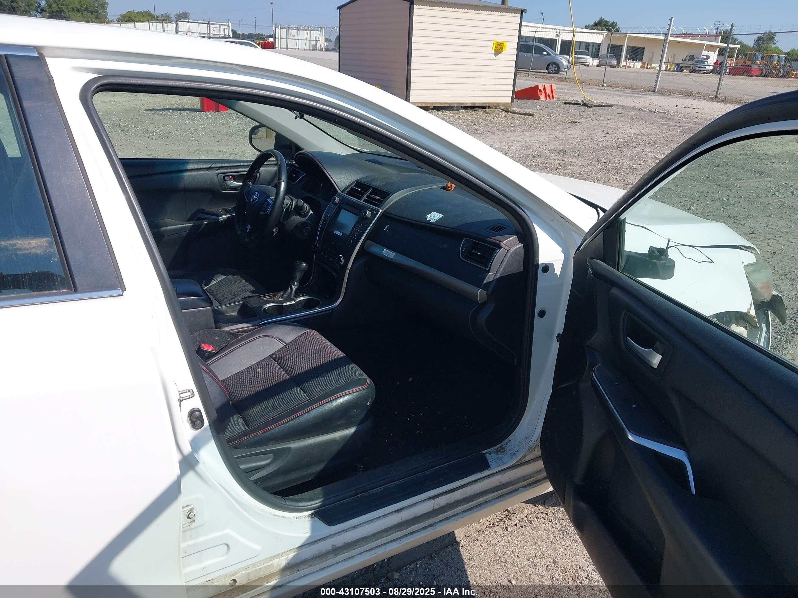 TOYOTA CAMRY image 5