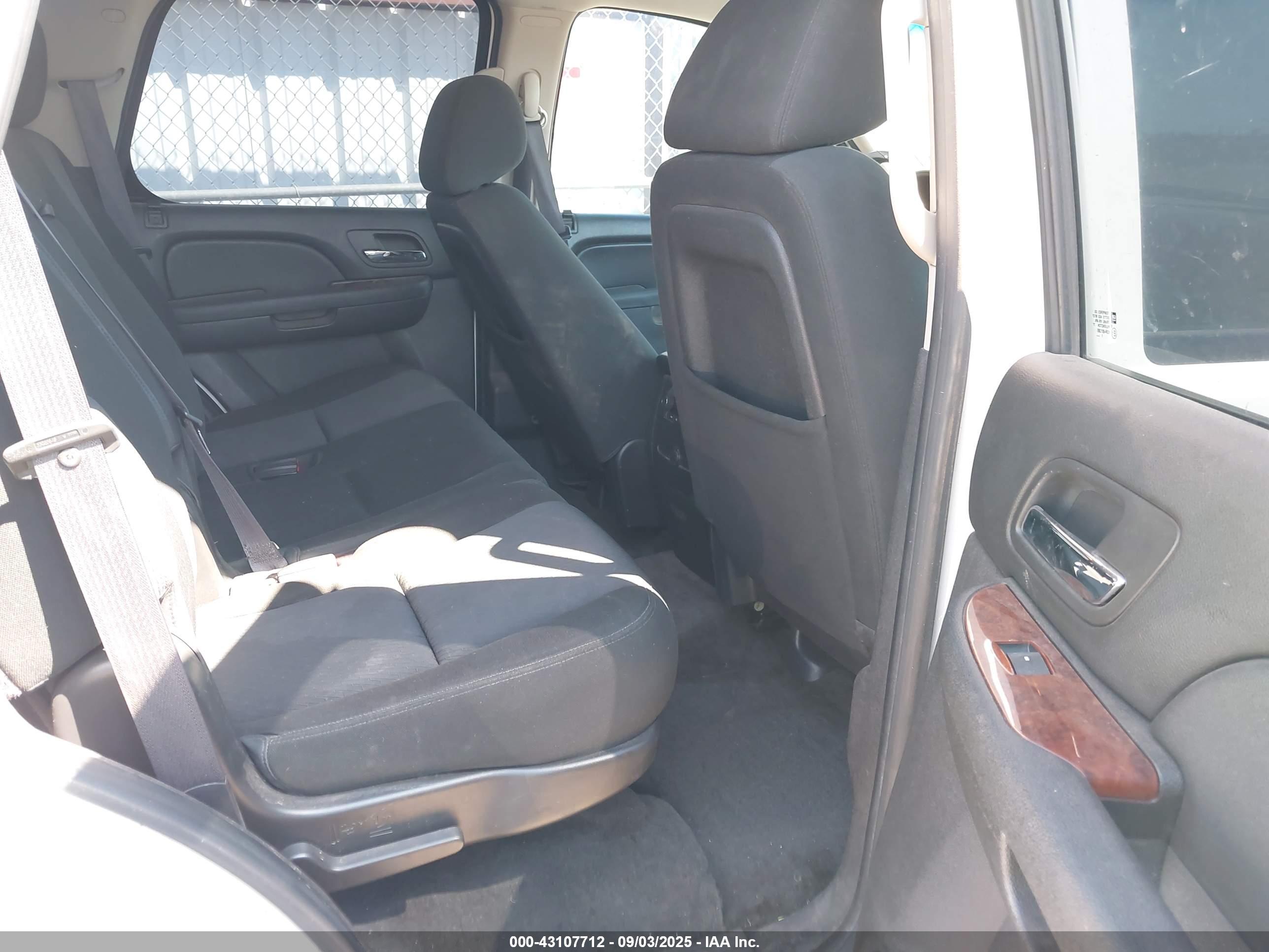 CHEVROLET TAHOE image 8