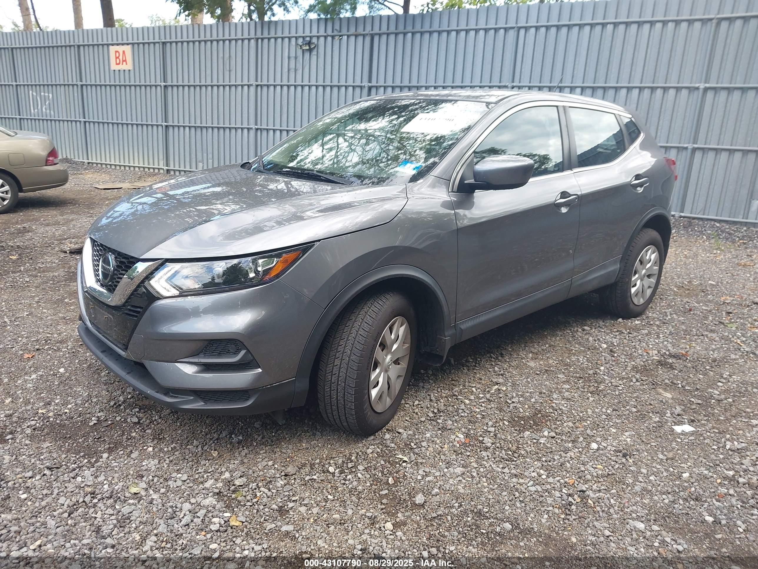 NISSAN ROGUE image 2