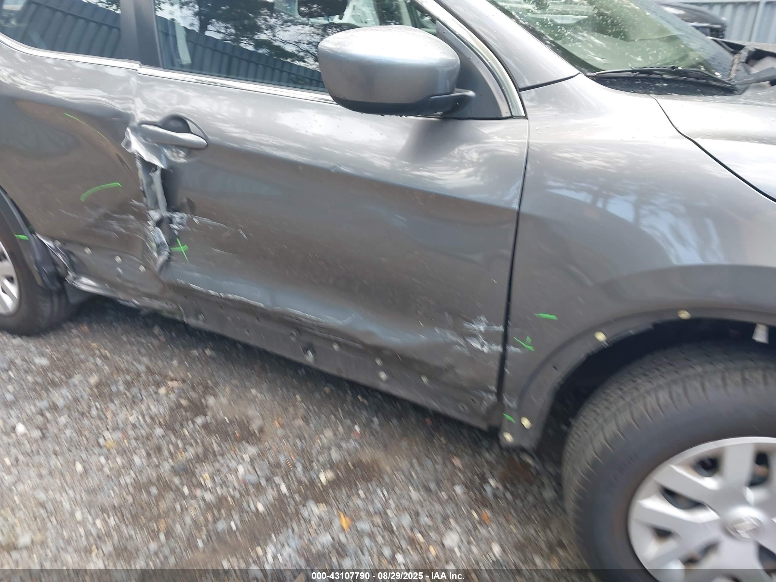 NISSAN ROGUE image 6