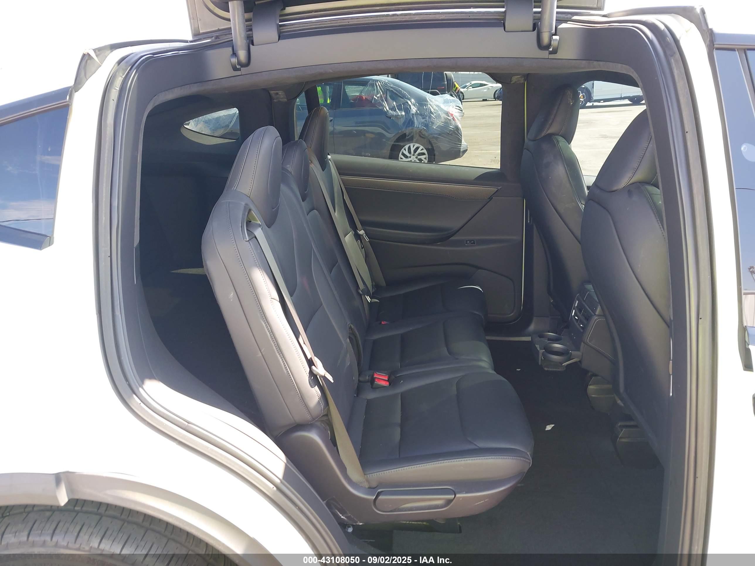 TESLA MODEL image 8