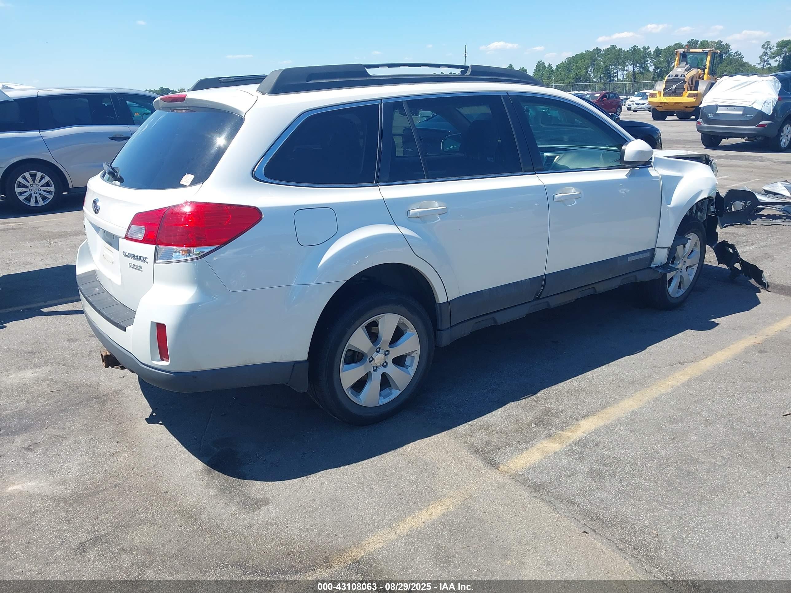 SUBARU OUTBACK image 4