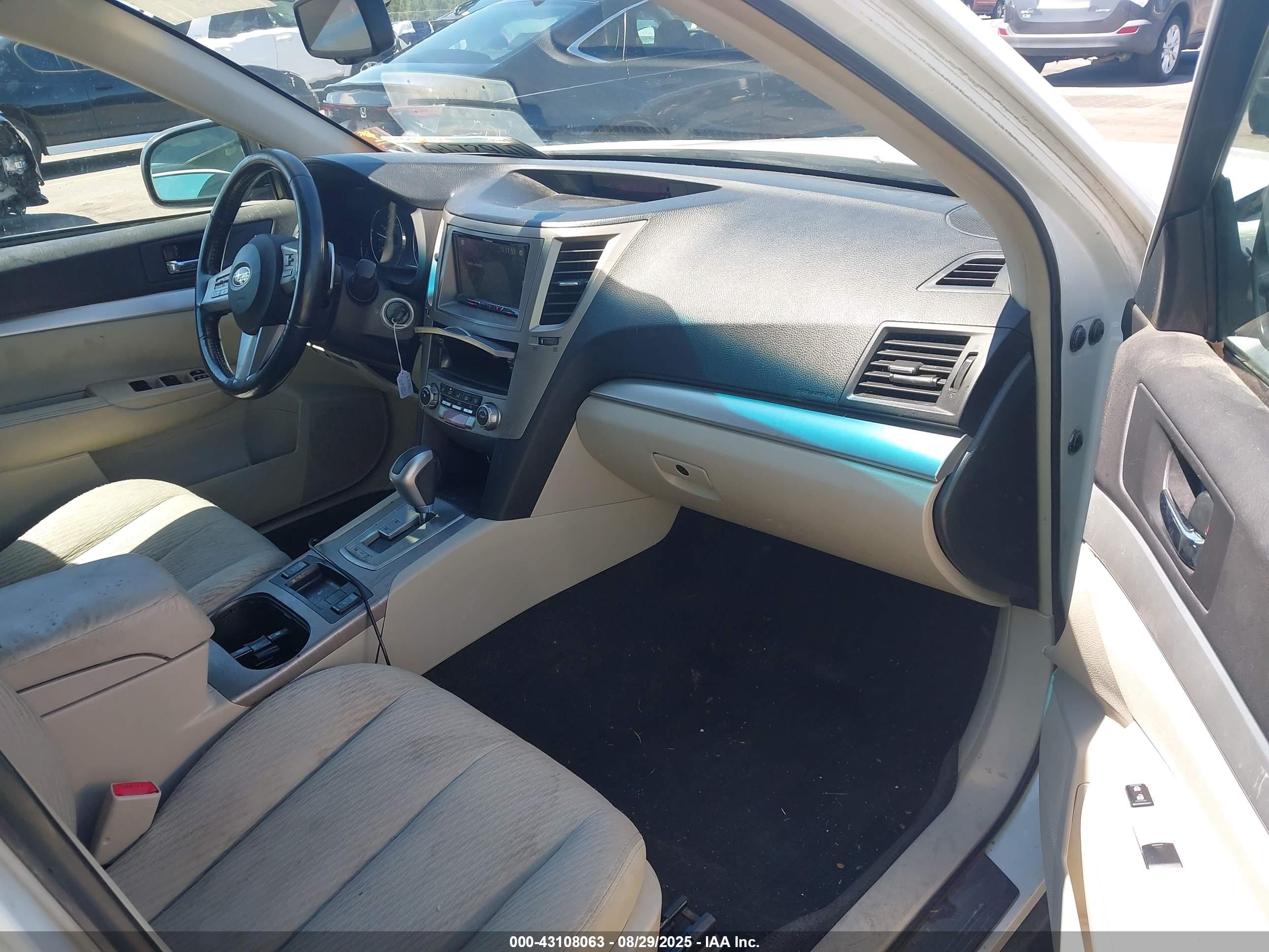 SUBARU OUTBACK image 5