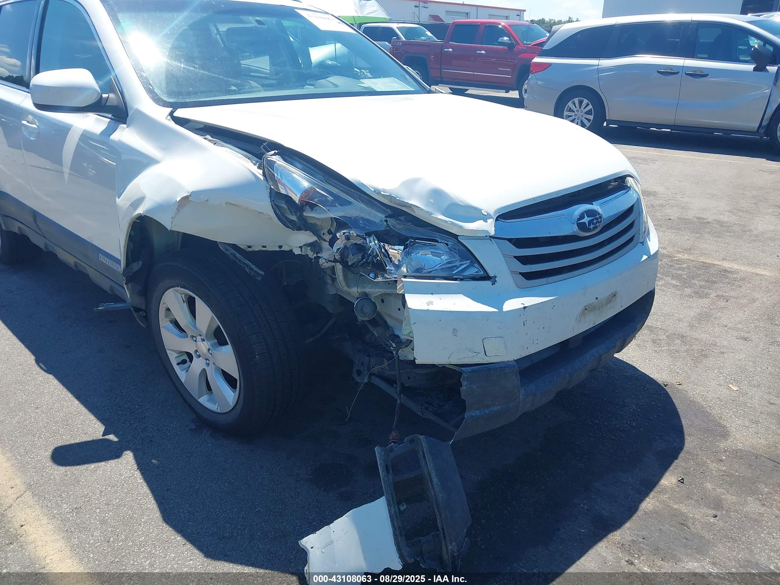 SUBARU OUTBACK image 6