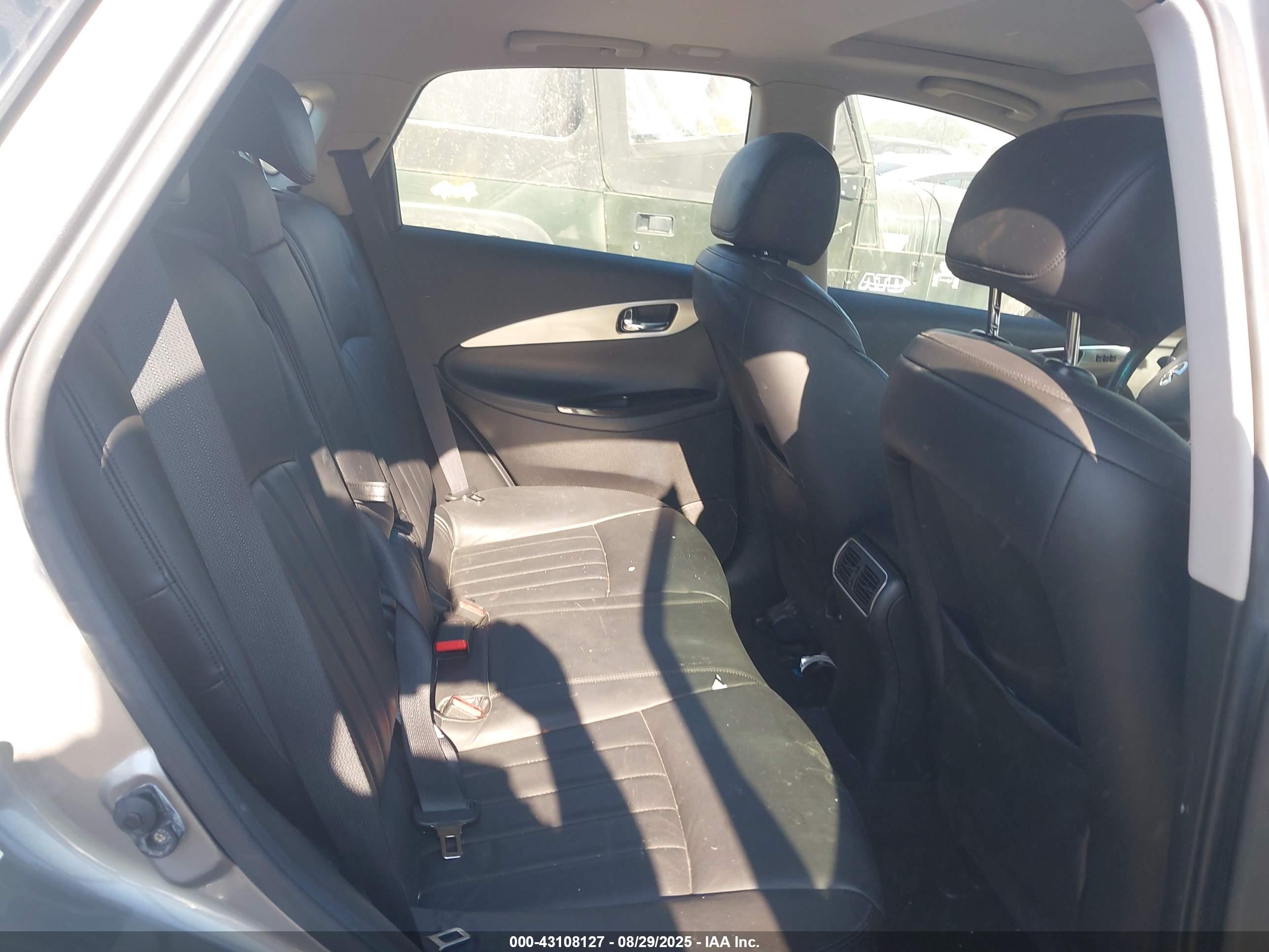 INFINITI EX35 image 8