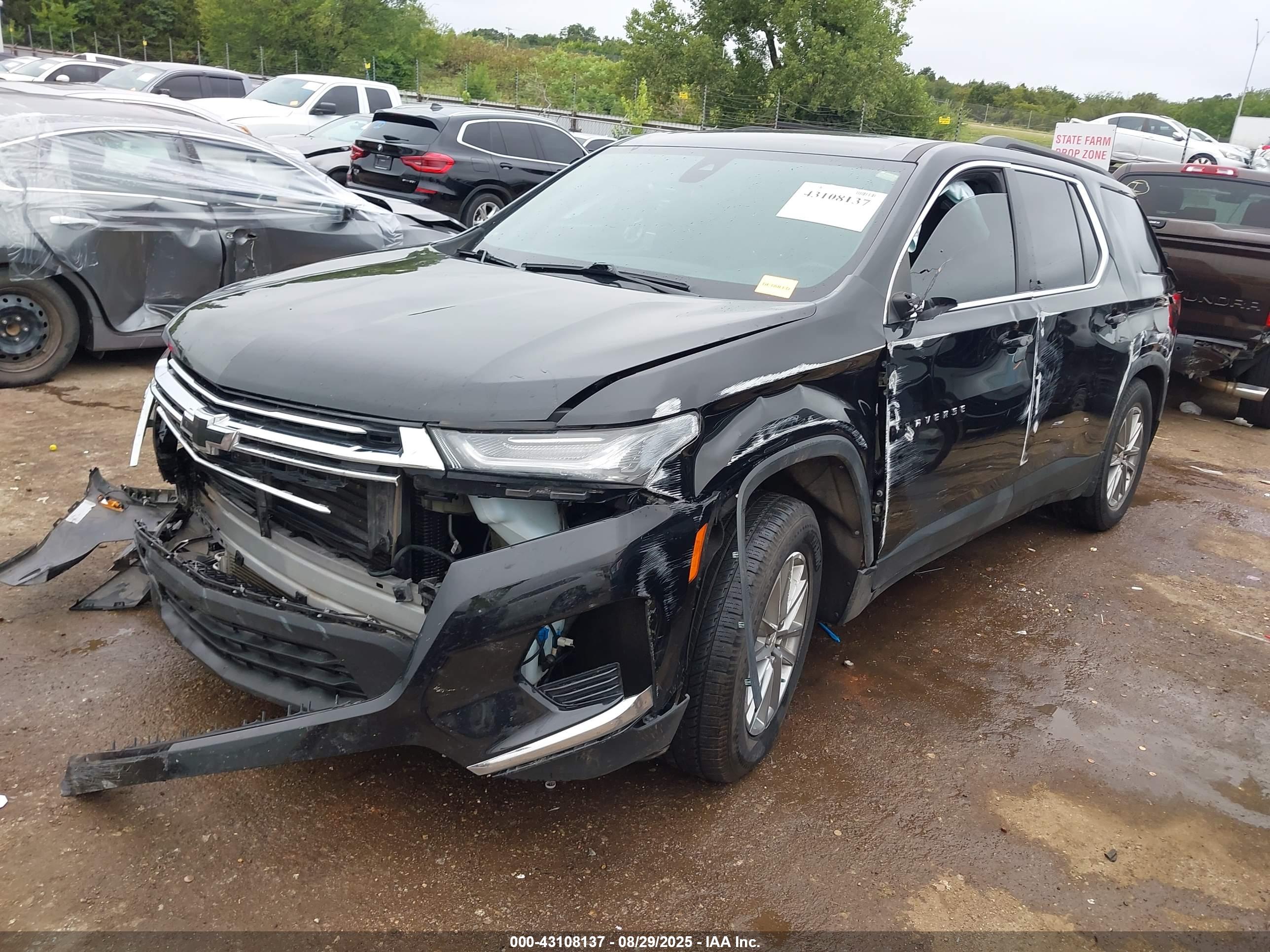 CHEVROLET TRAVERSE image 2