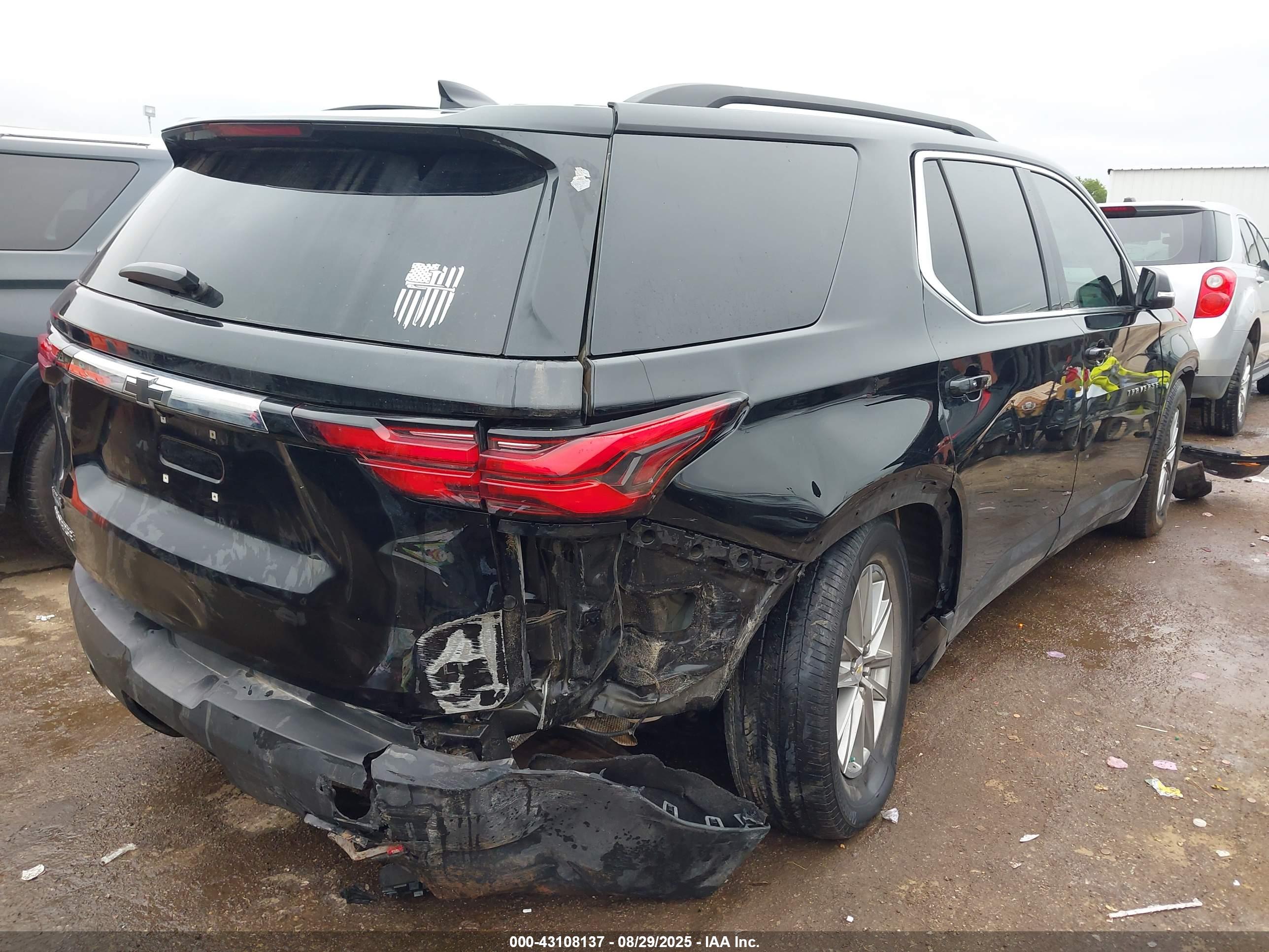 CHEVROLET TRAVERSE image 4