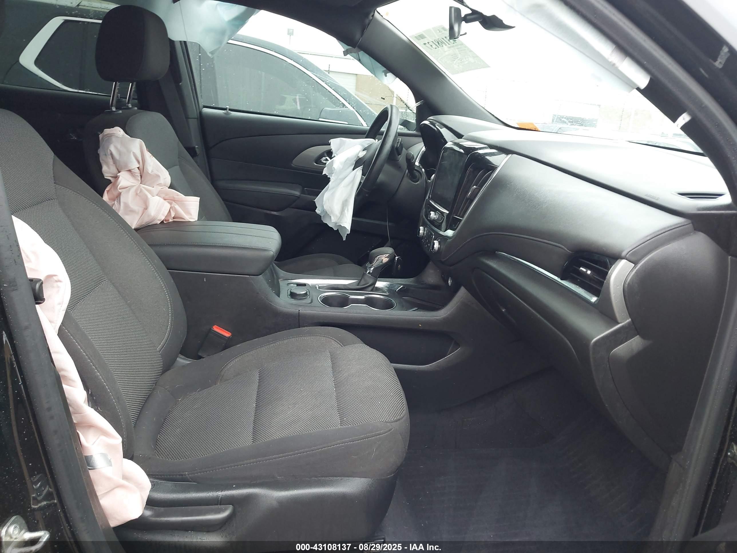 CHEVROLET TRAVERSE image 5