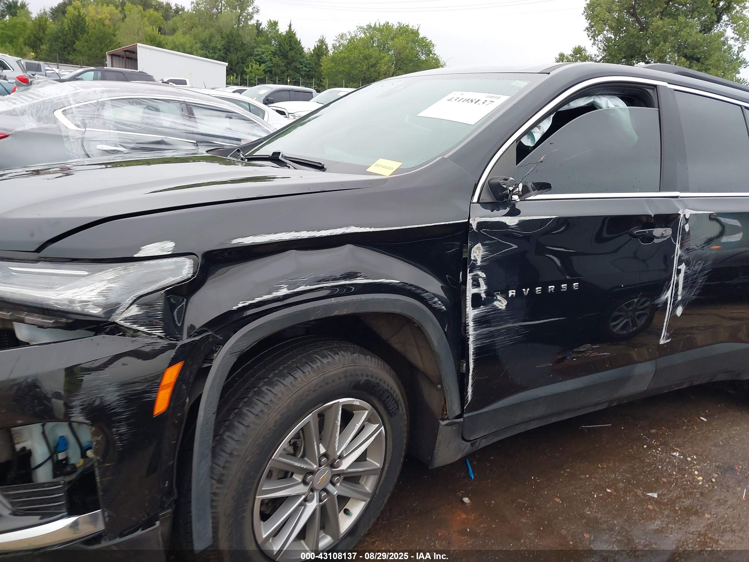 CHEVROLET TRAVERSE image 6