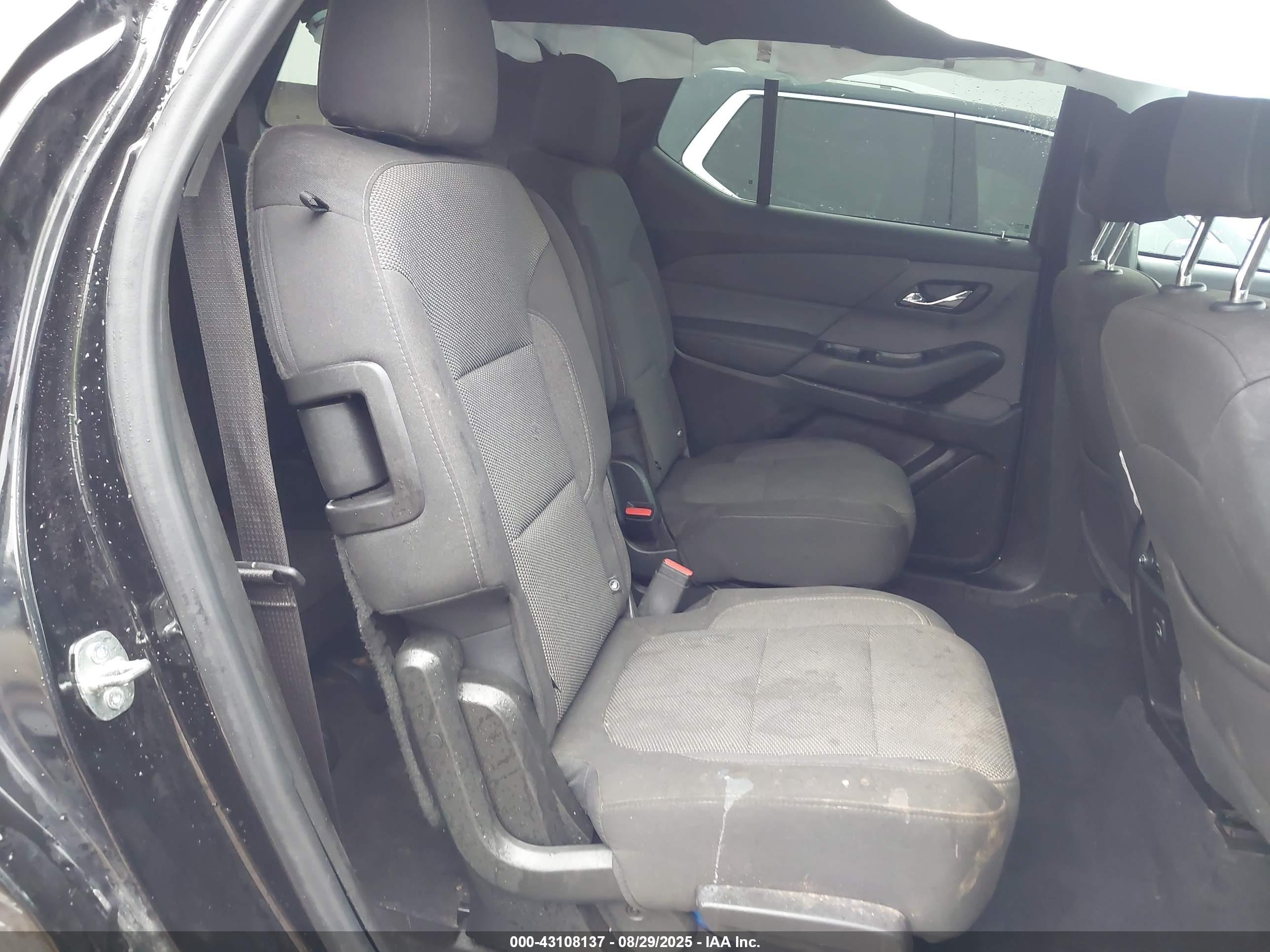 CHEVROLET TRAVERSE image 8