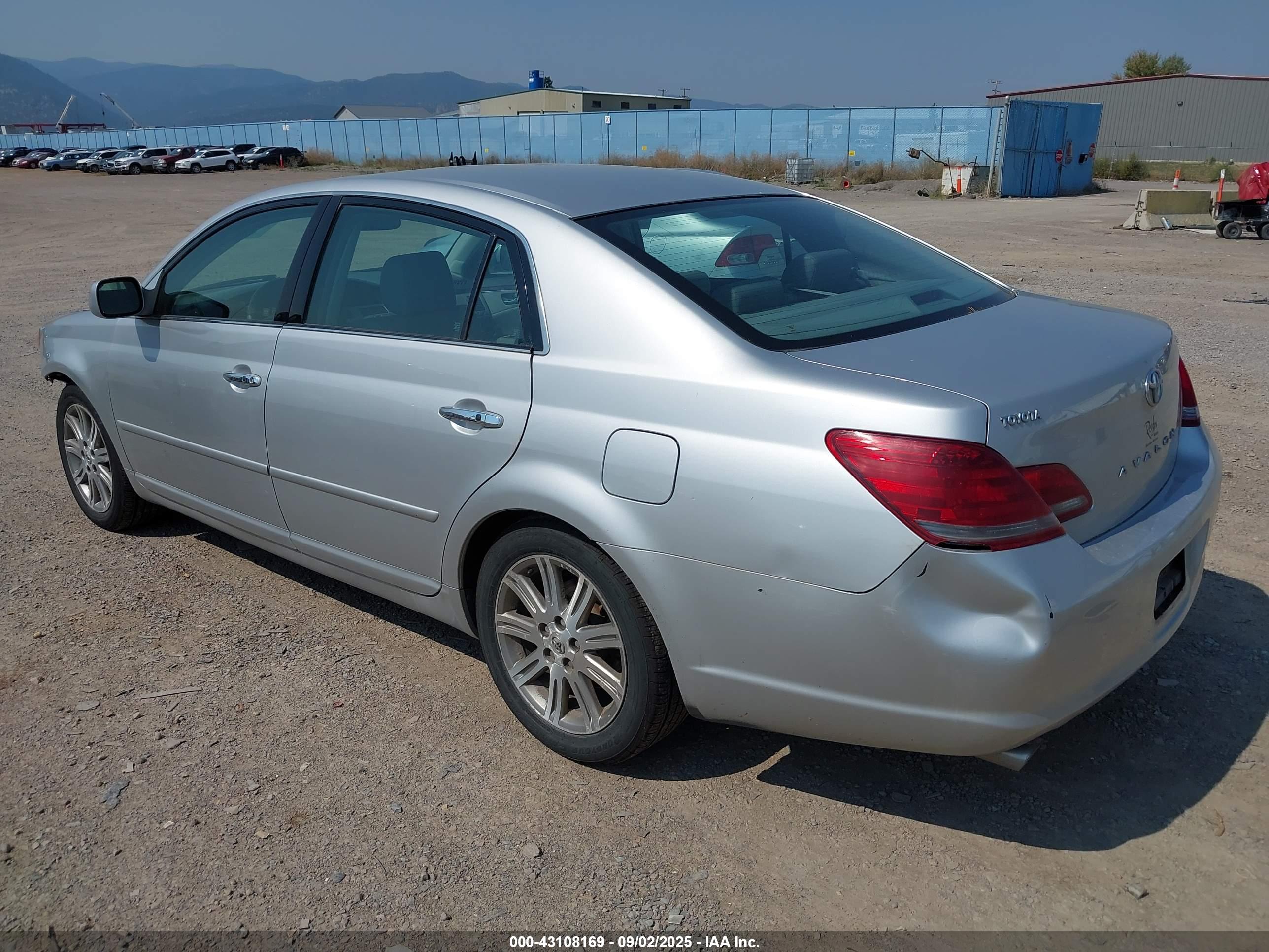 TOYOTA AVALON image 3