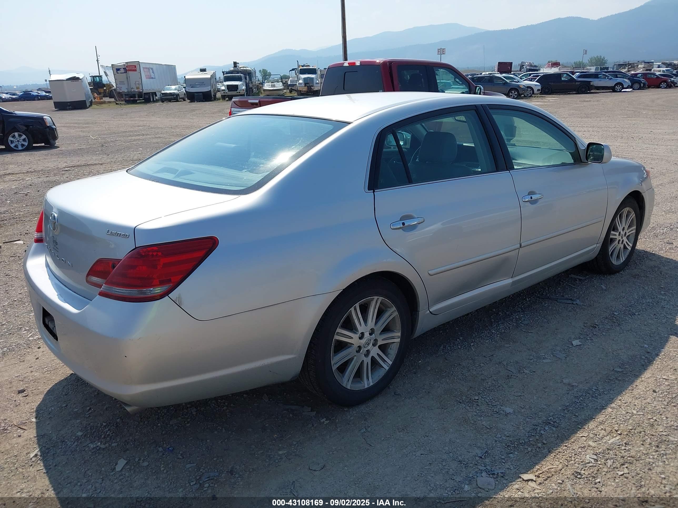 TOYOTA AVALON image 4