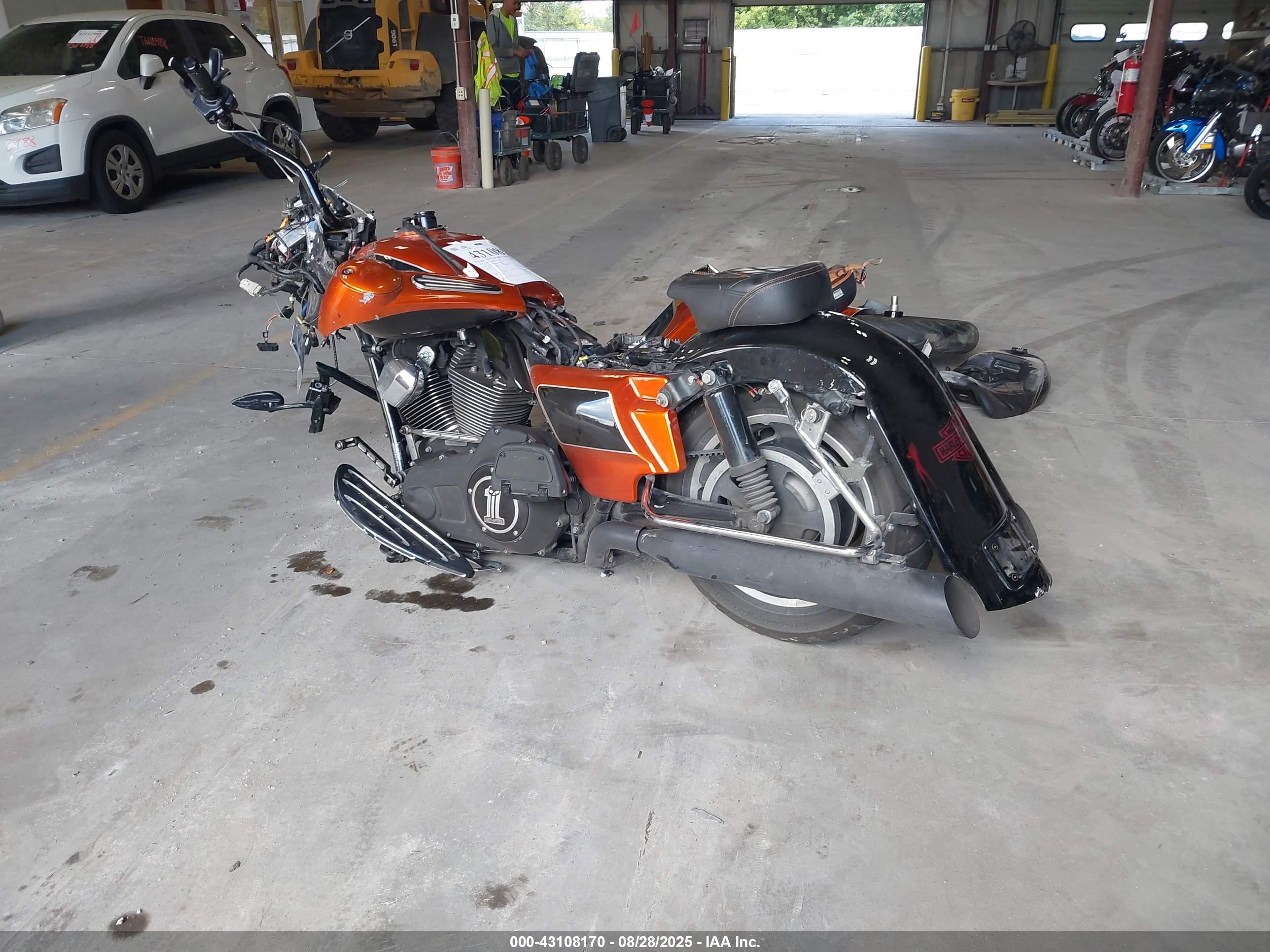 HARLEY-DAVIDSON FLHX image 3