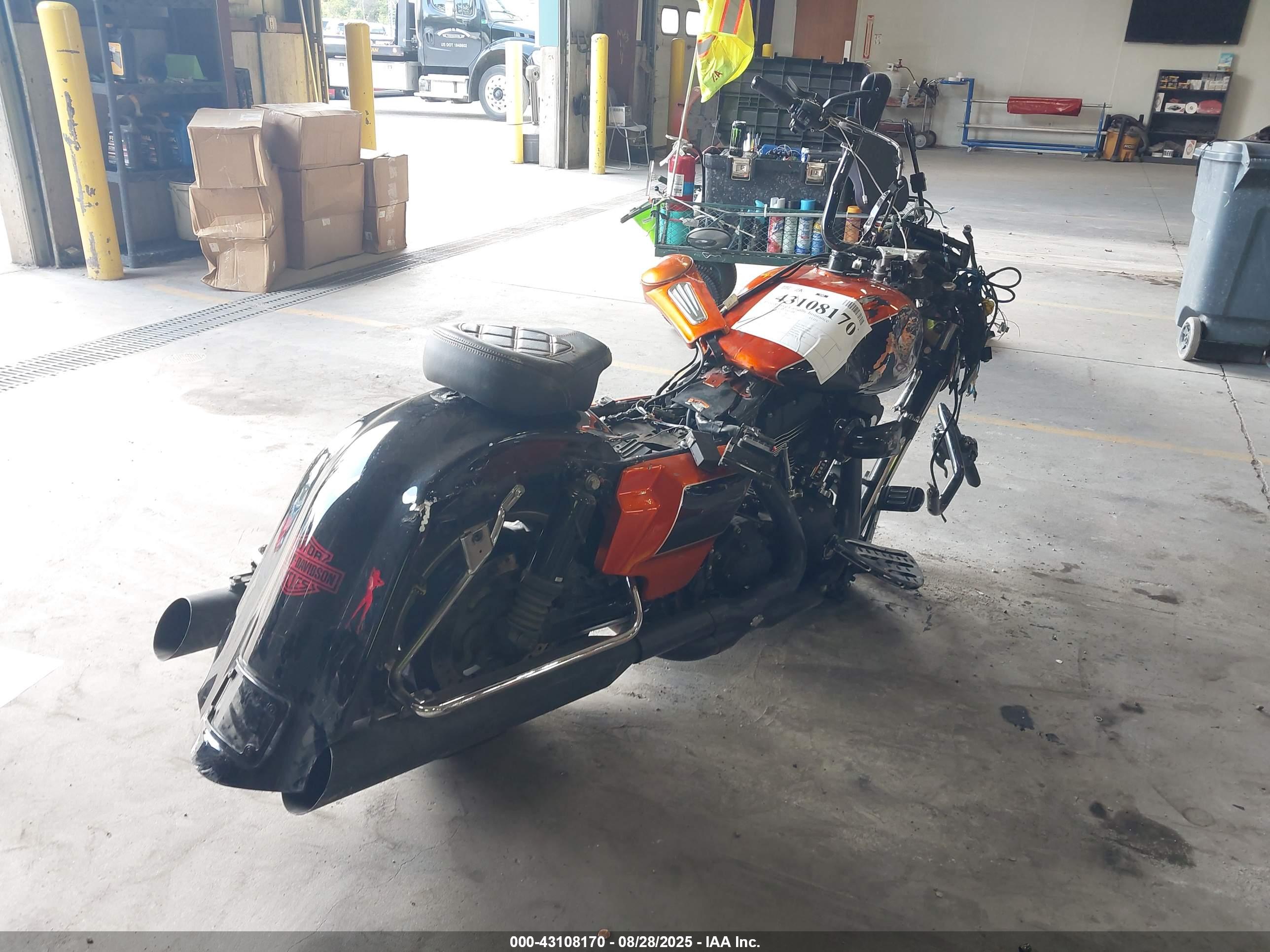 HARLEY-DAVIDSON FLHX image 4