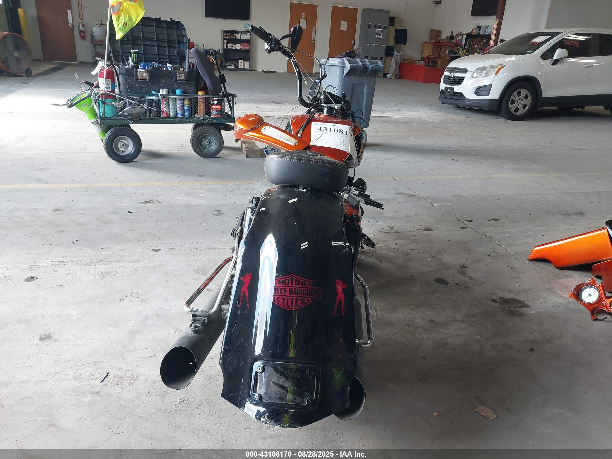 HARLEY-DAVIDSON FLHX image 6