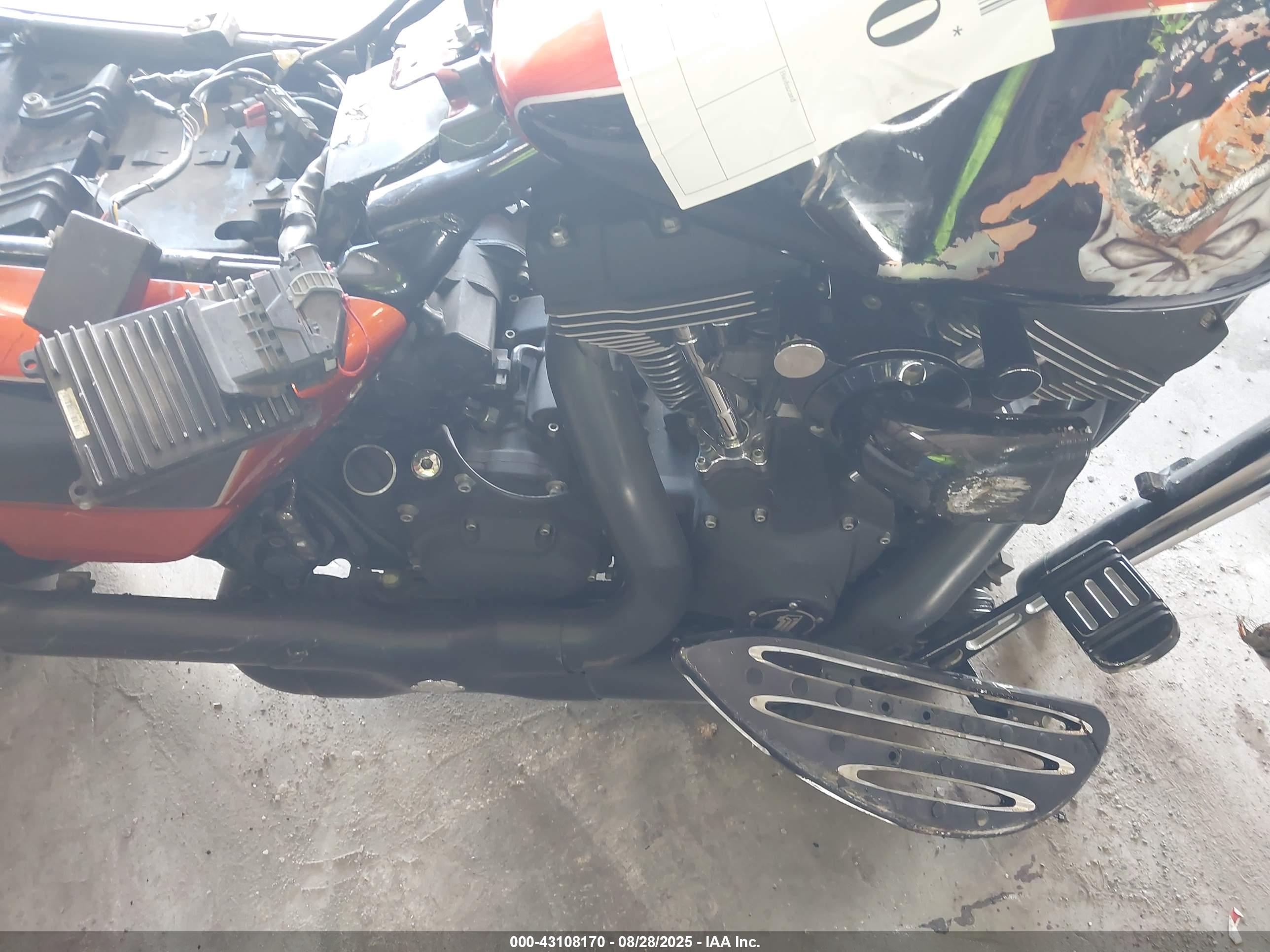 HARLEY-DAVIDSON FLHX image 8