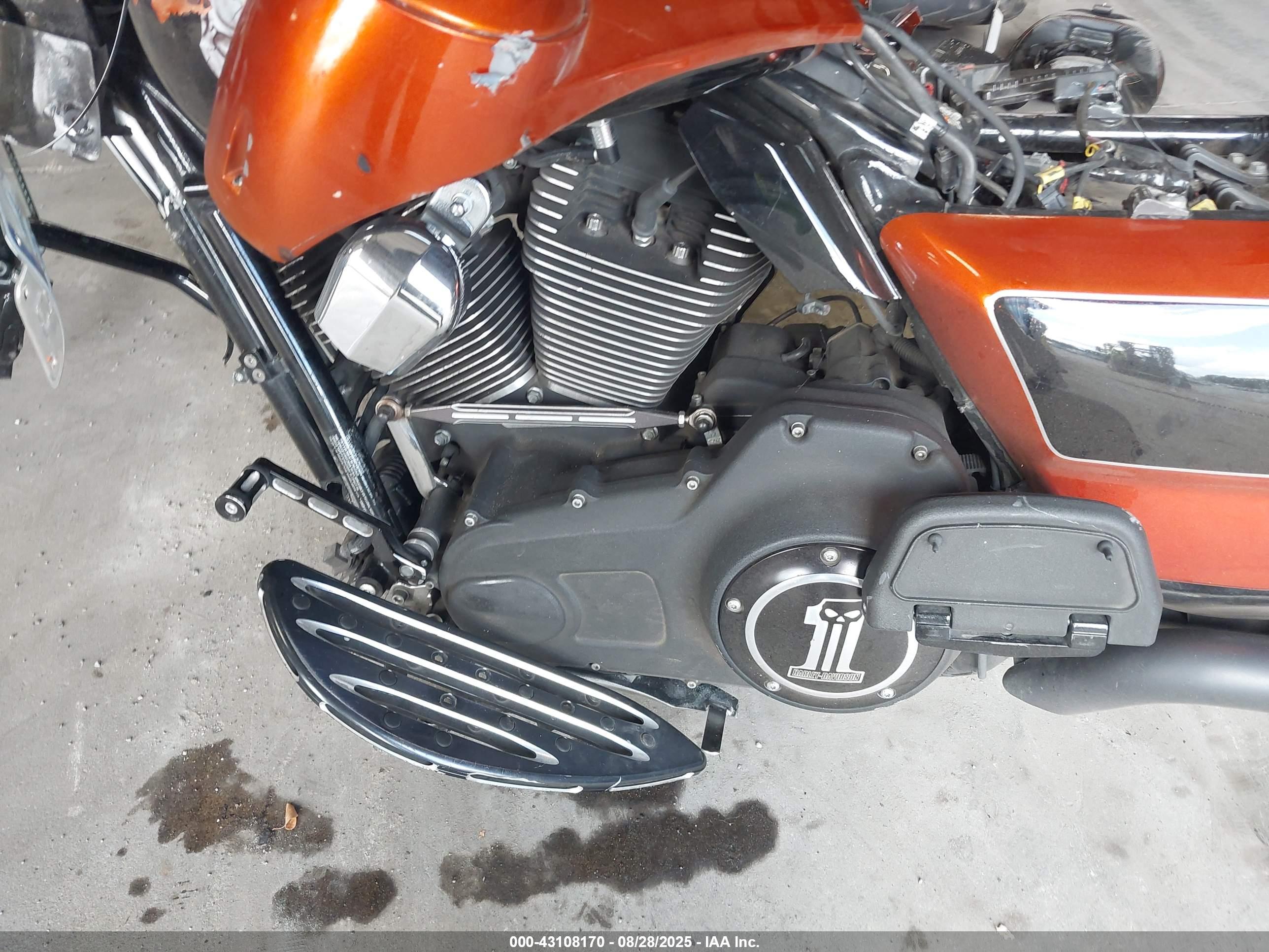 HARLEY-DAVIDSON FLHX image 9