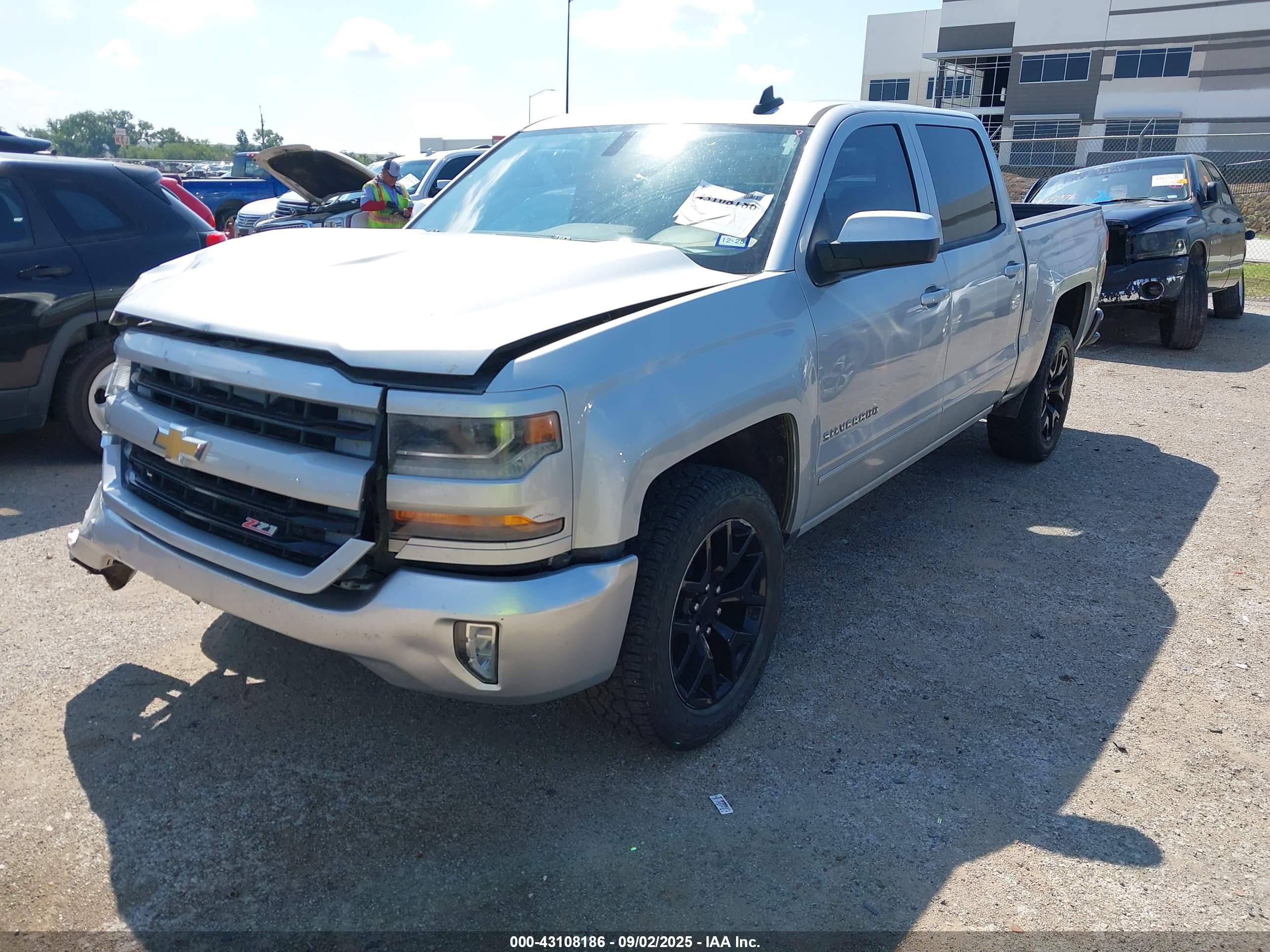 CHEVROLET SILVERADO image 2