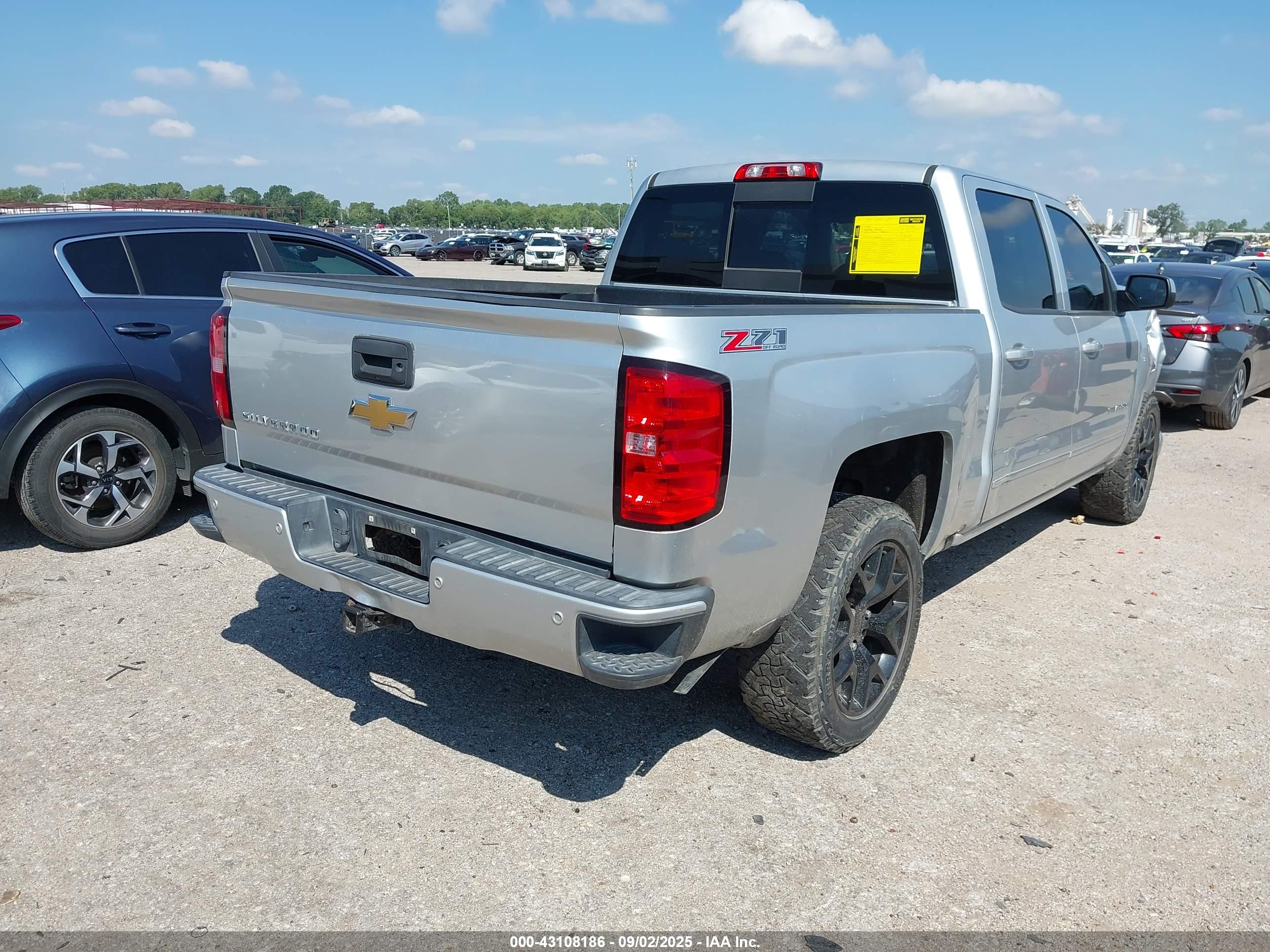 CHEVROLET SILVERADO image 4