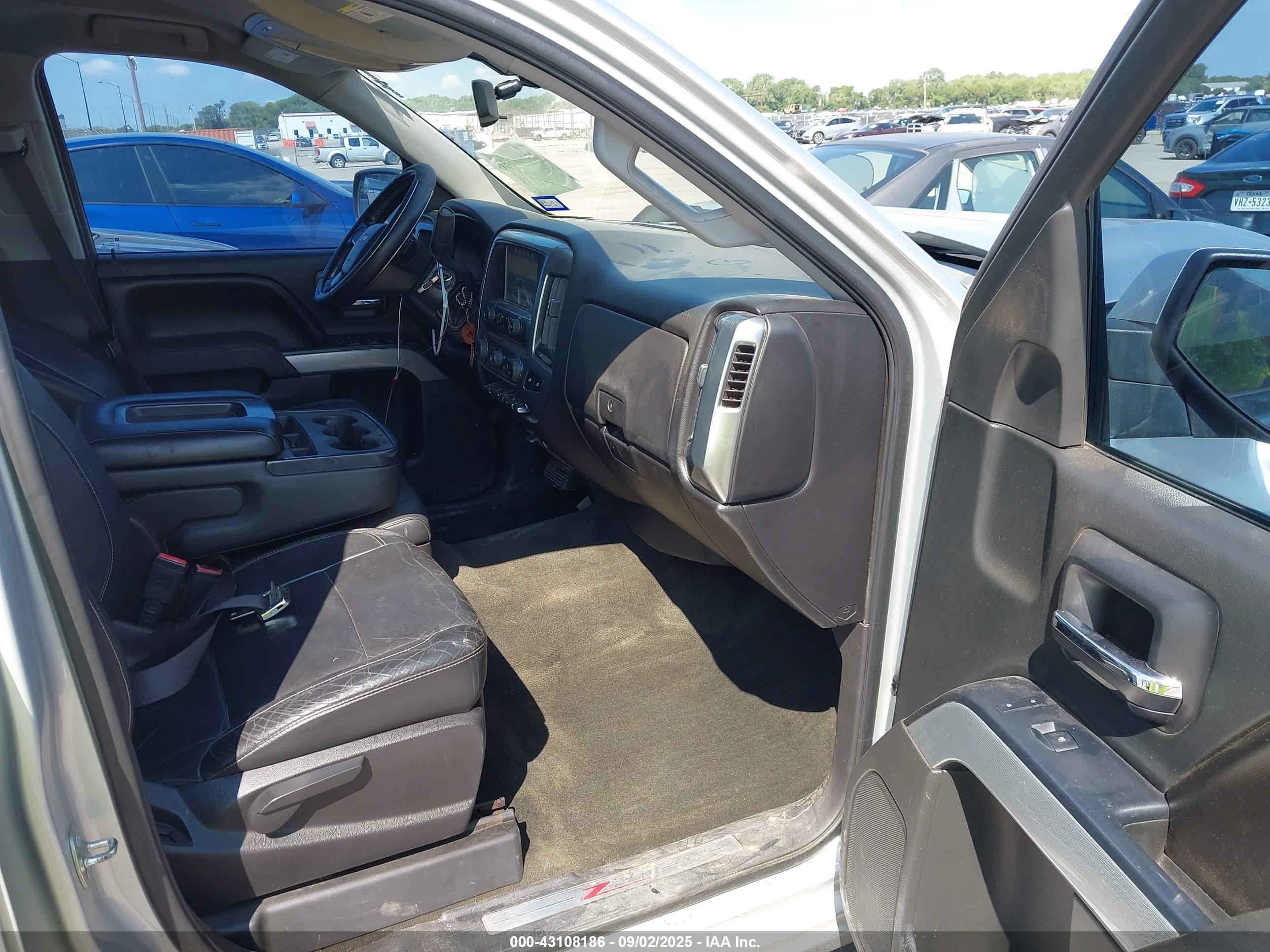 CHEVROLET SILVERADO image 5