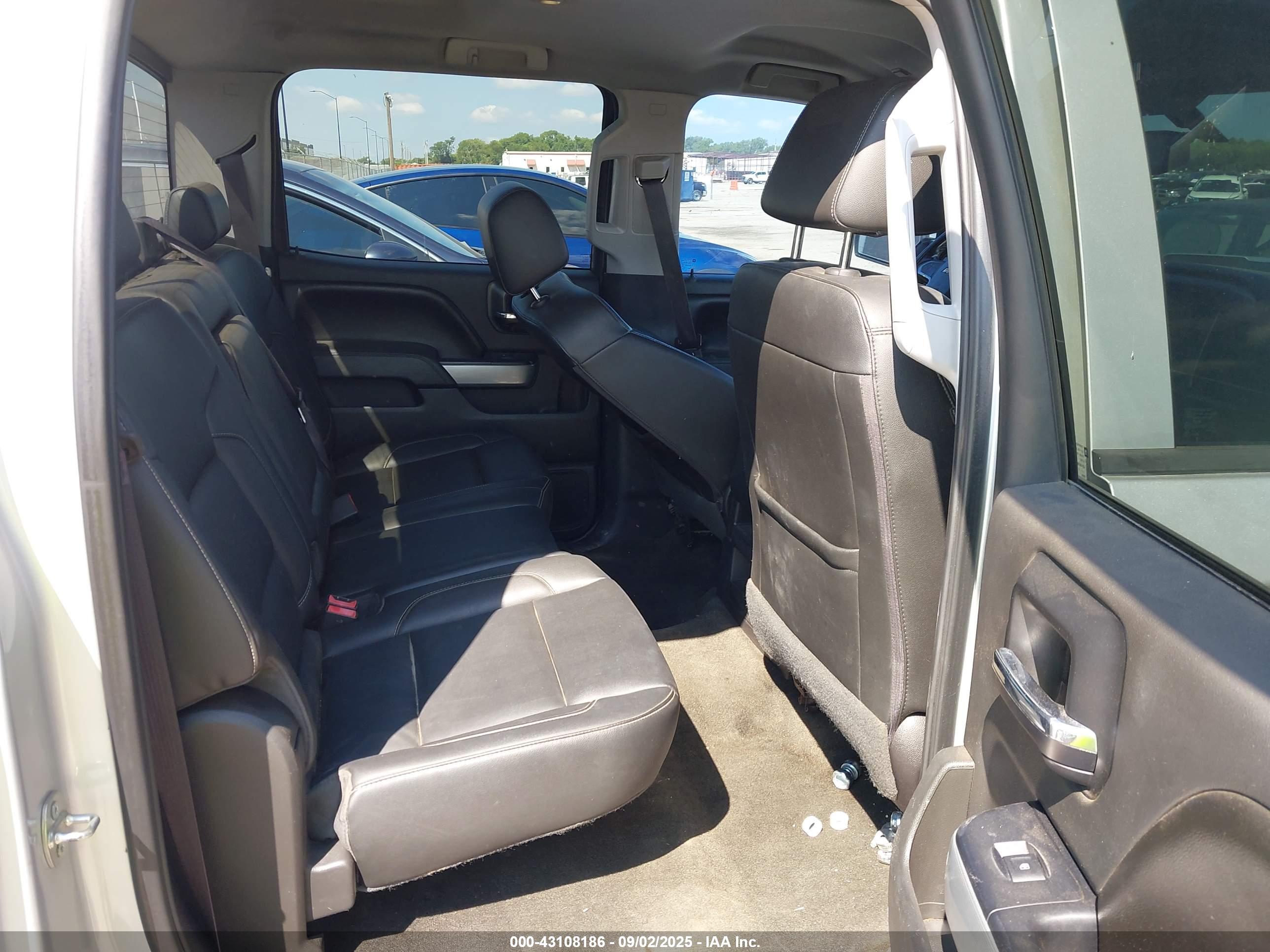 CHEVROLET SILVERADO image 8