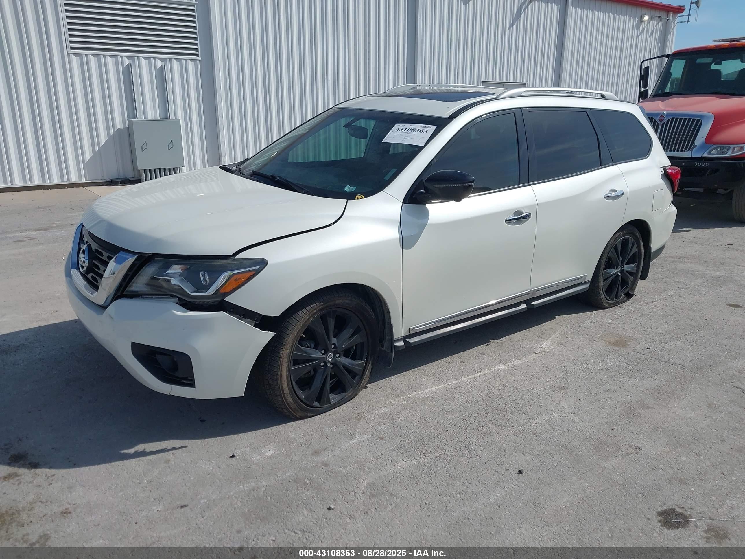 NISSAN PATHFINDER image 2
