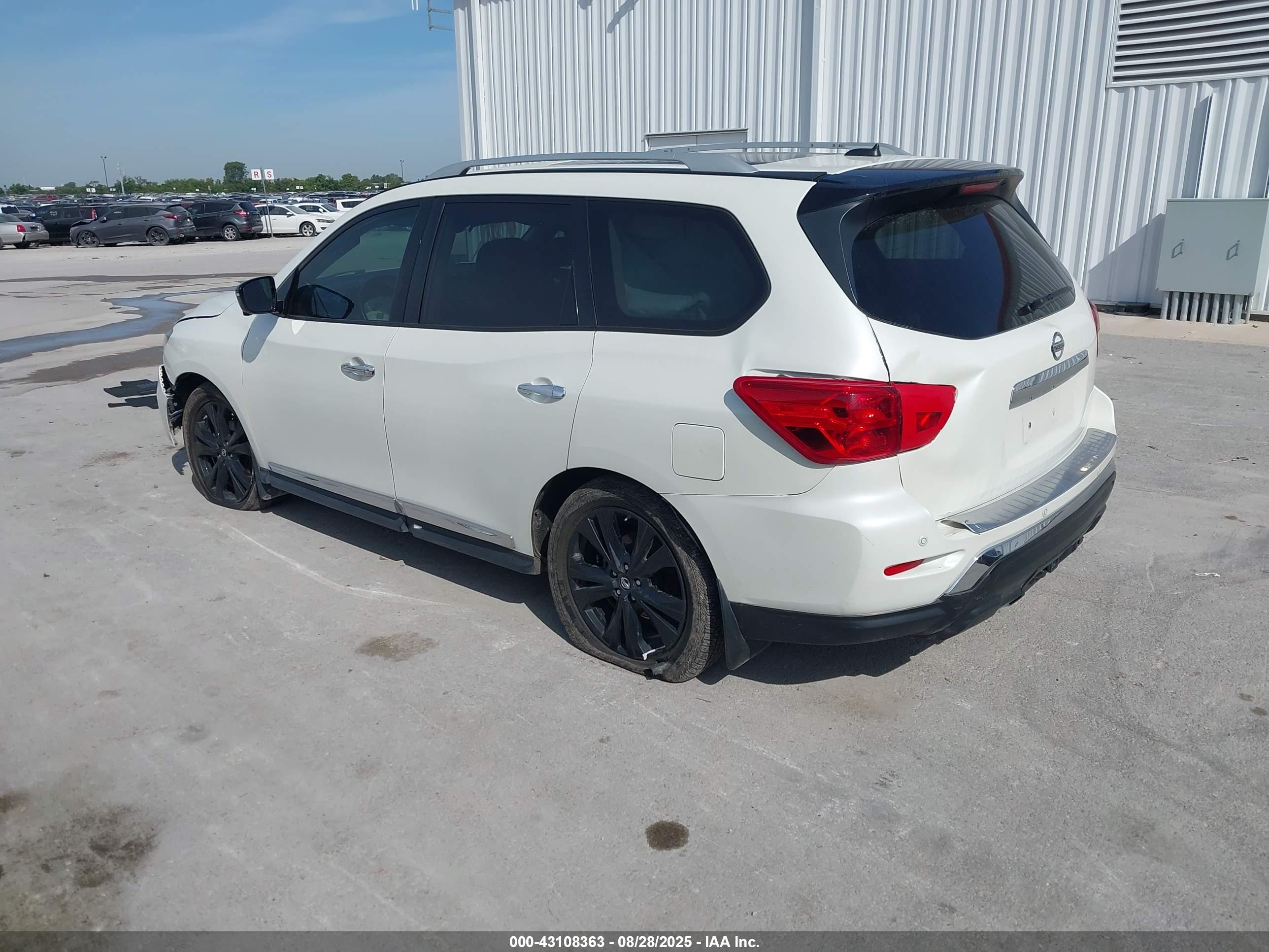 NISSAN PATHFINDER image 3