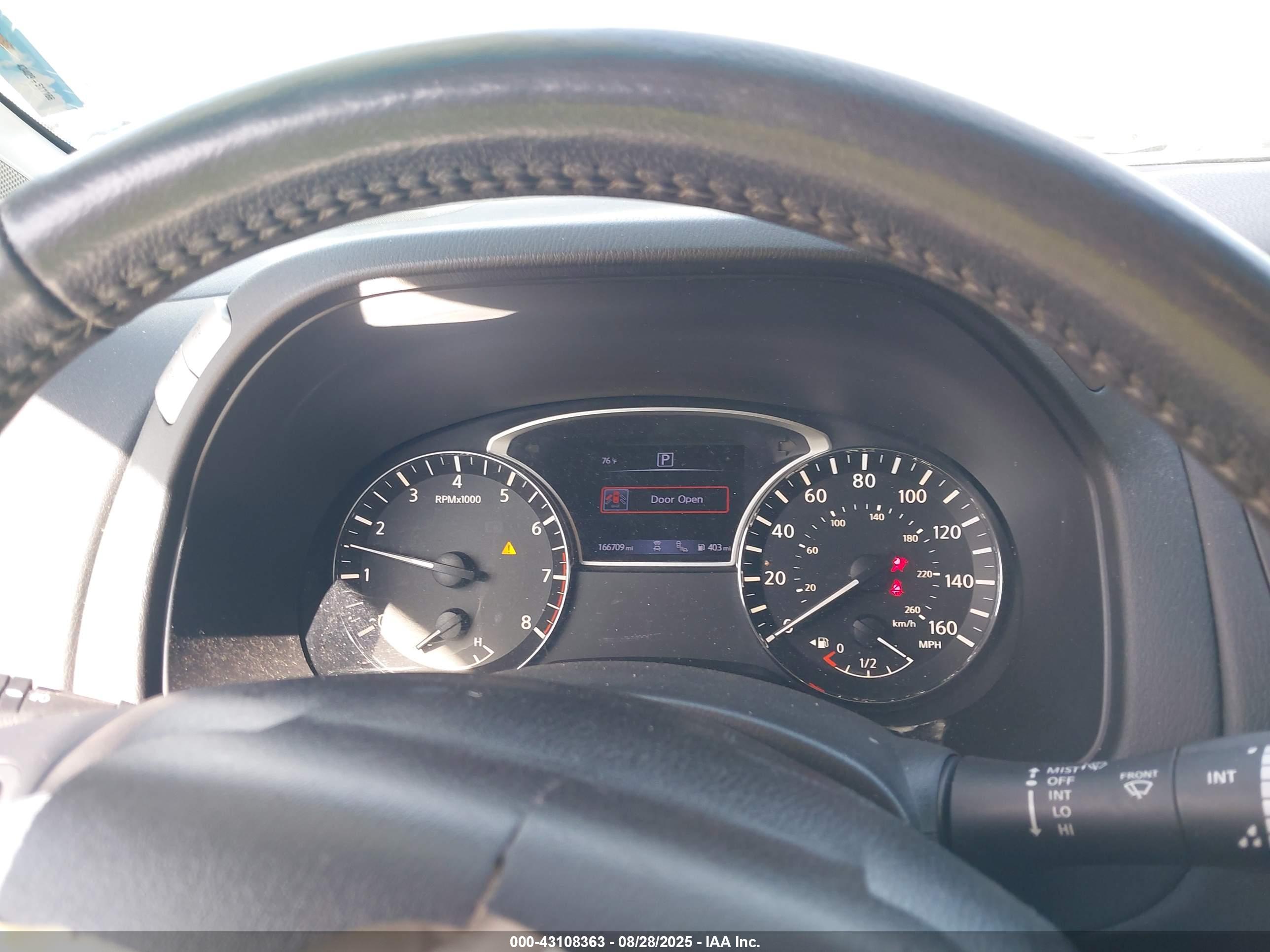 NISSAN PATHFINDER image 7