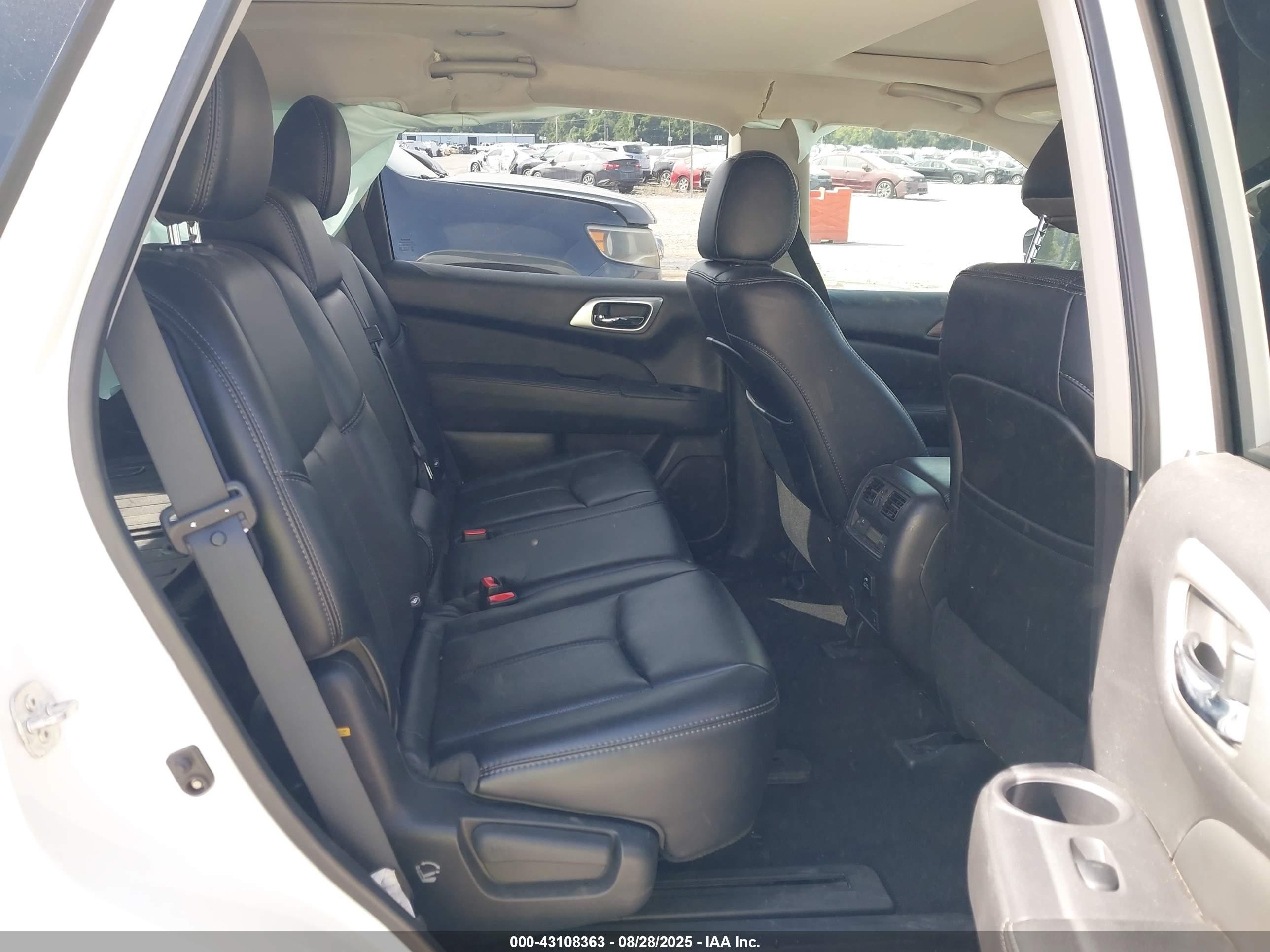 NISSAN PATHFINDER image 8
