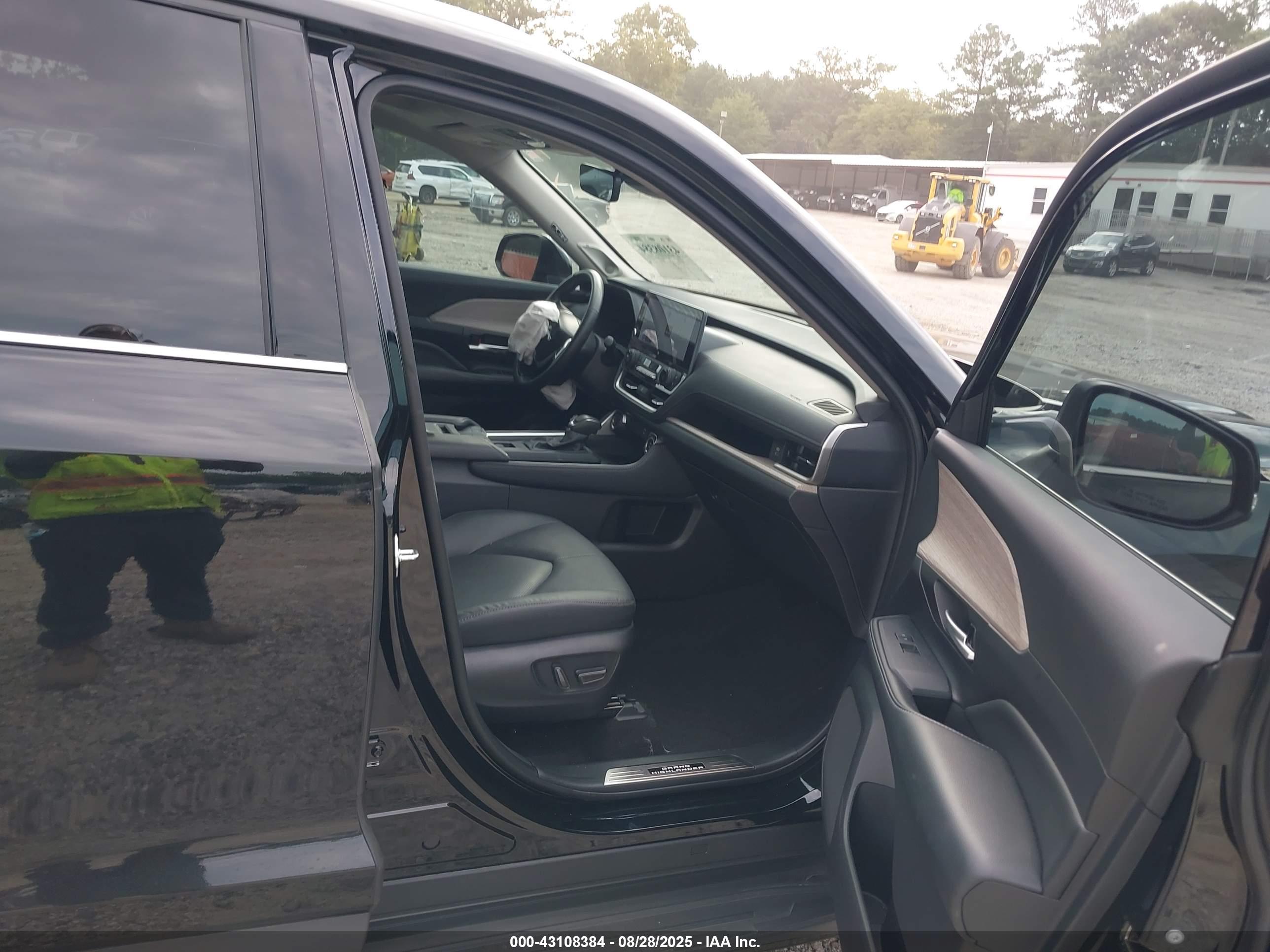TOYOTA GRAND image 5