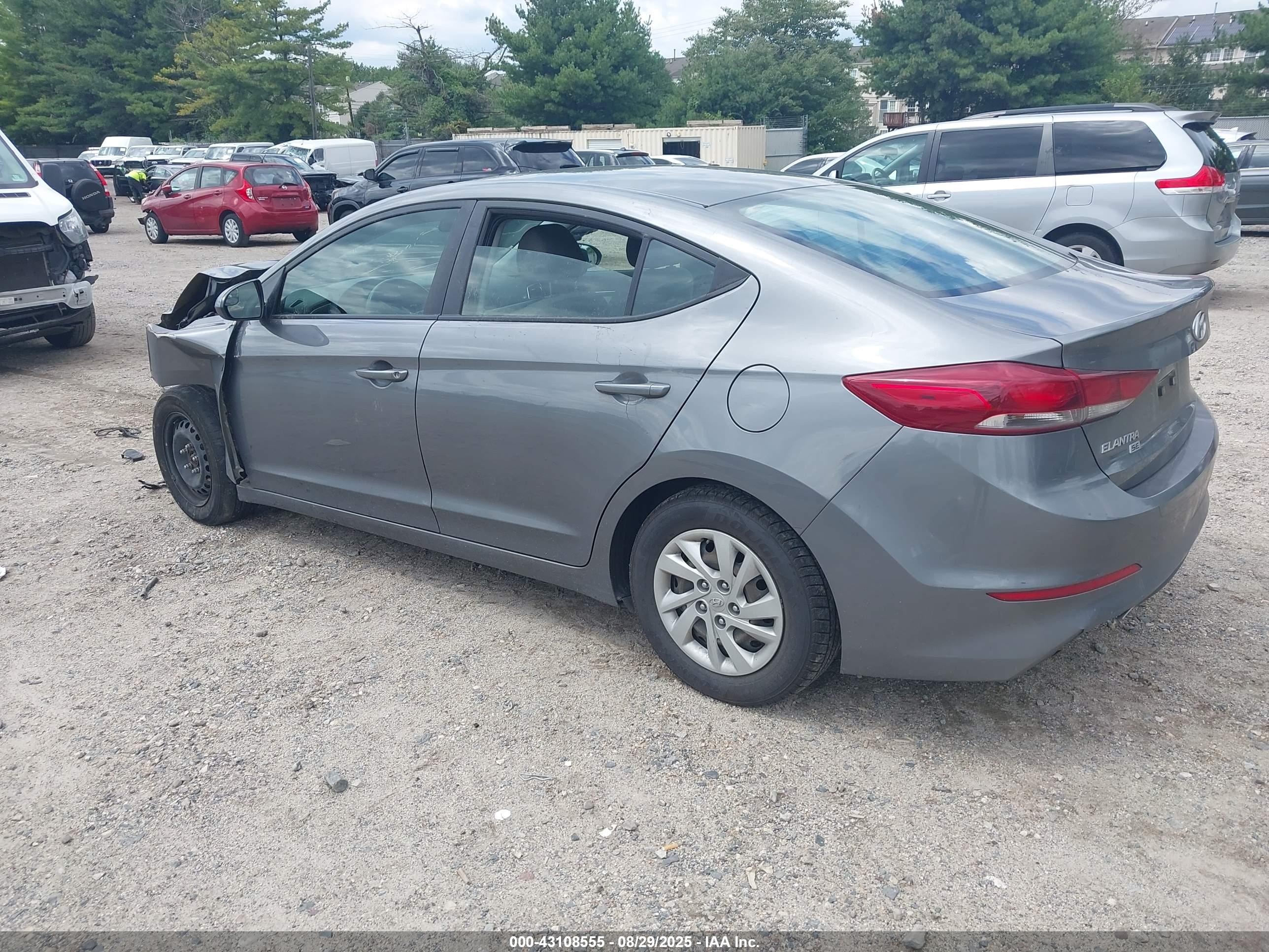 HYUNDAI ELANTRA image 3