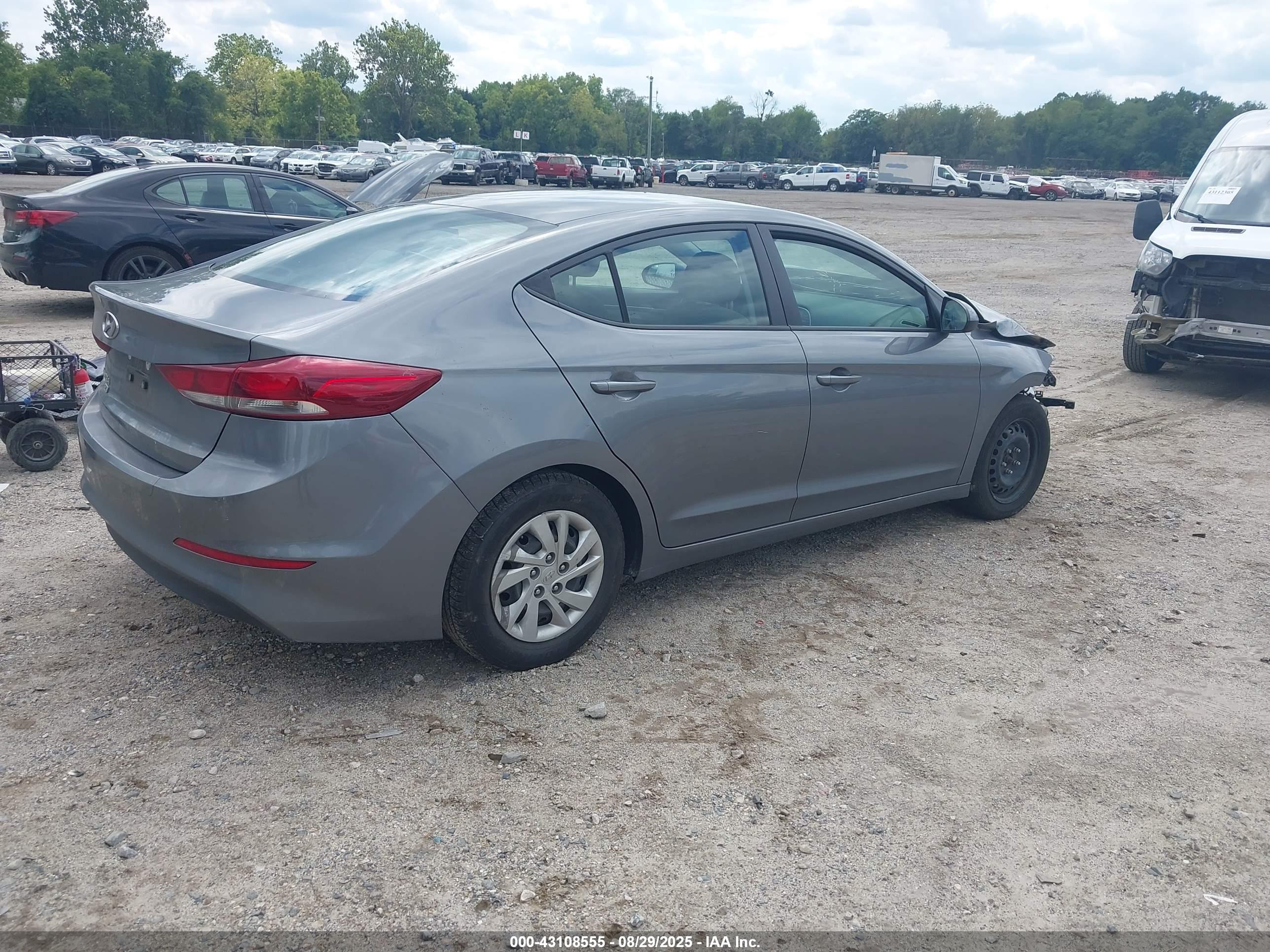HYUNDAI ELANTRA image 4
