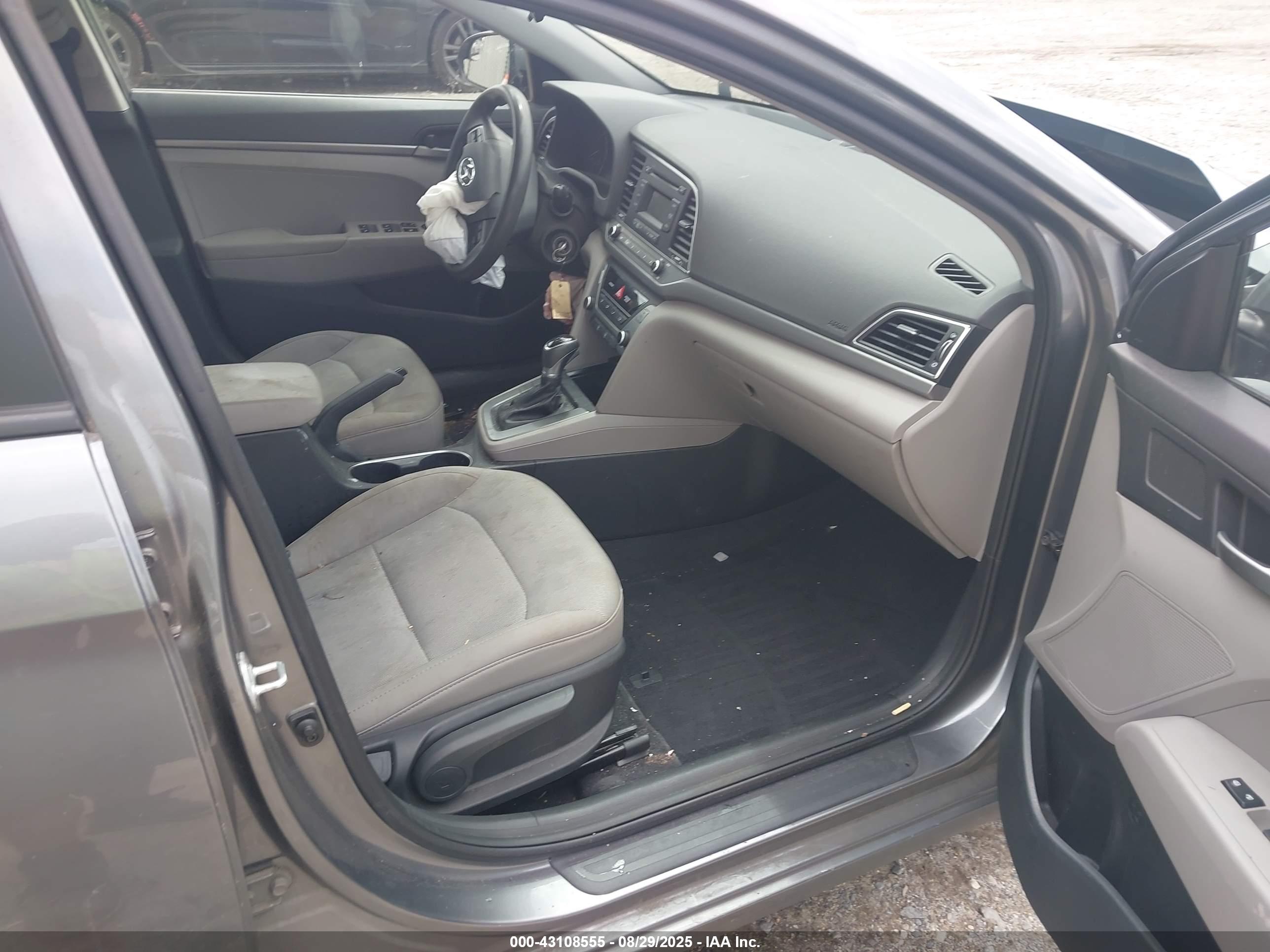 HYUNDAI ELANTRA image 5