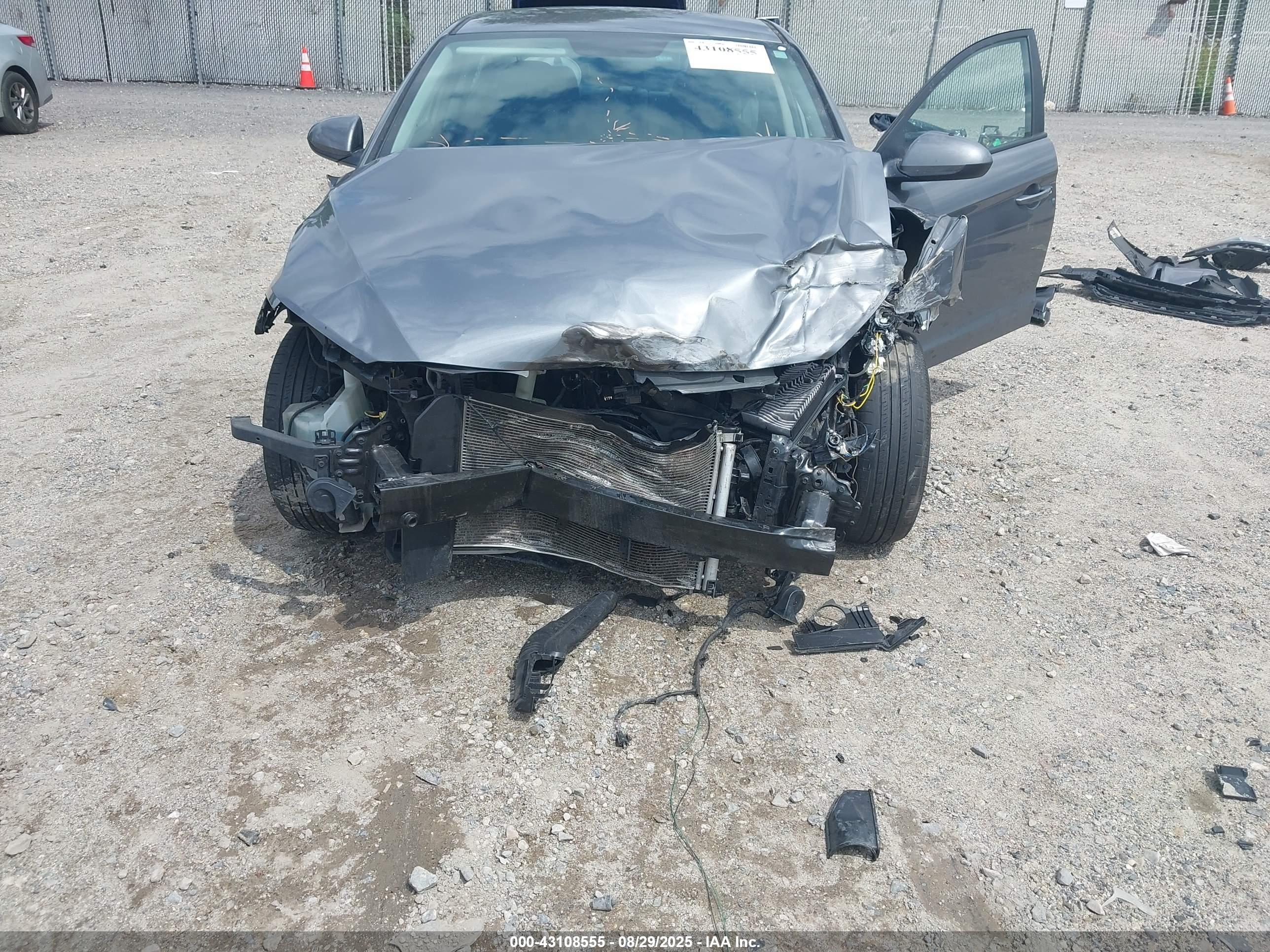 HYUNDAI ELANTRA image 6