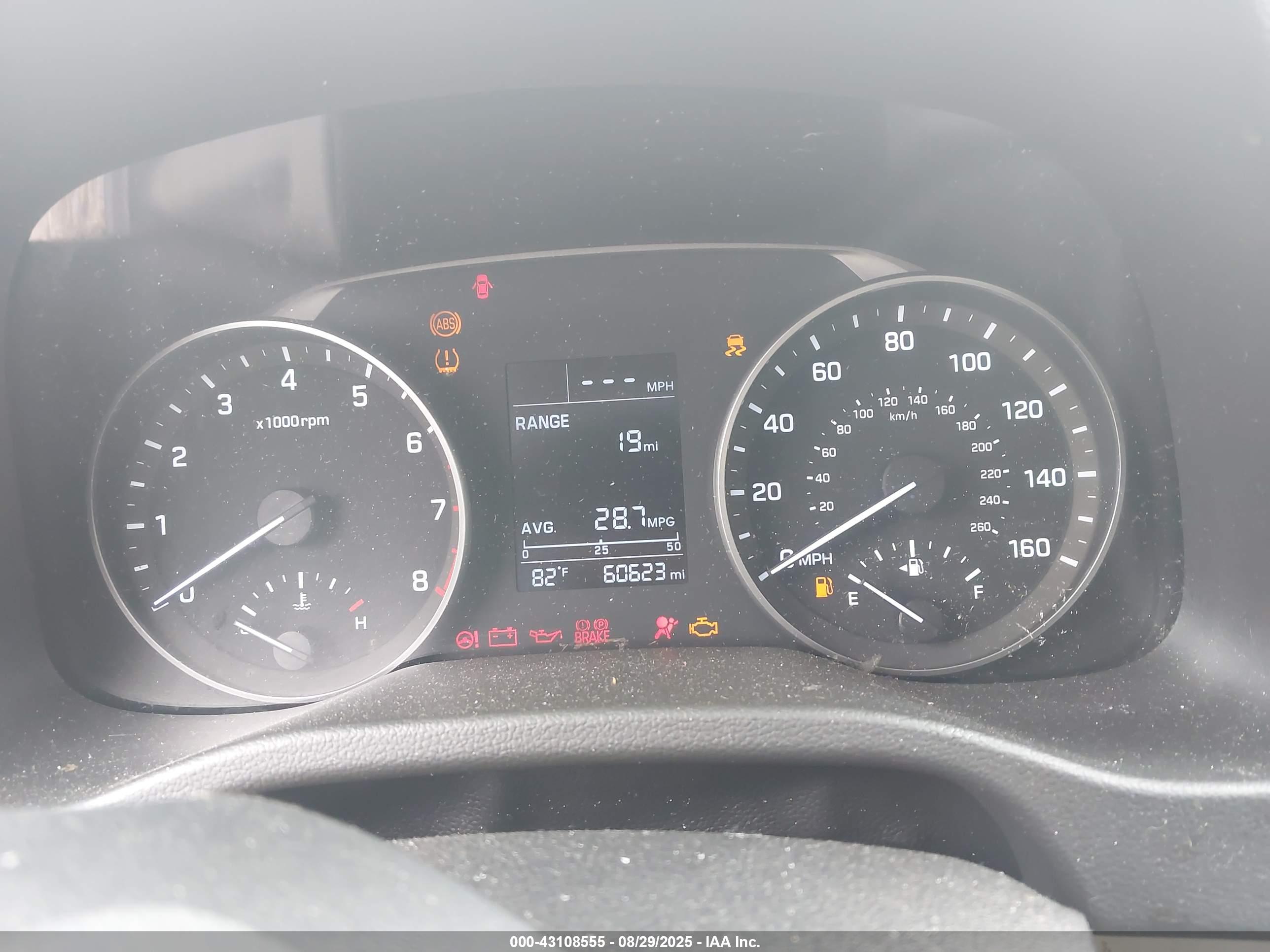 HYUNDAI ELANTRA image 7