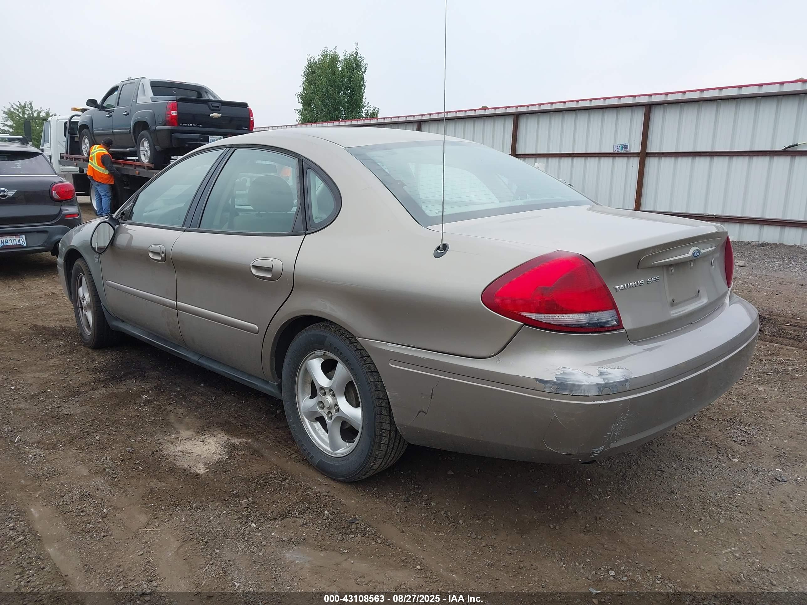 FORD TAURUS image 3